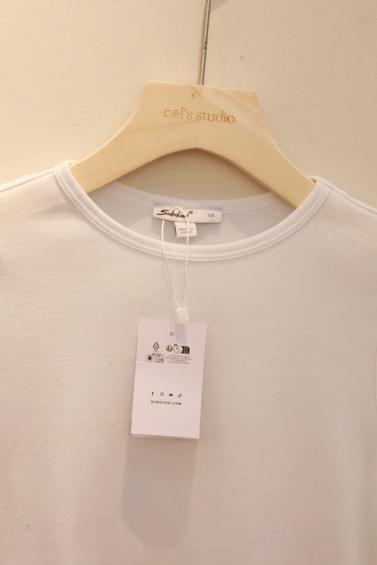SUBDUED Round Neck Fitted T-Shirt