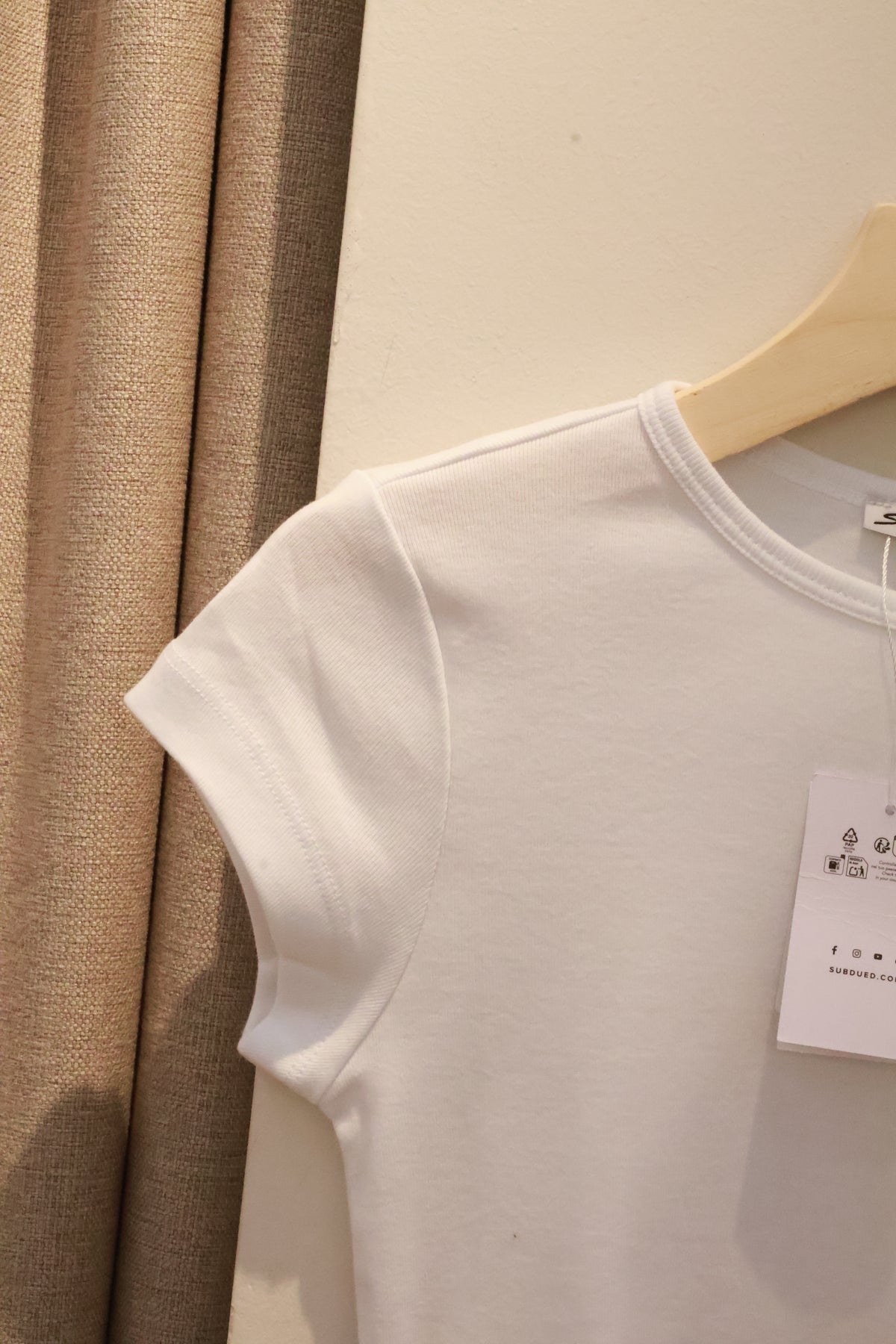 SUBDUED Round Neck Fitted T-Shirt