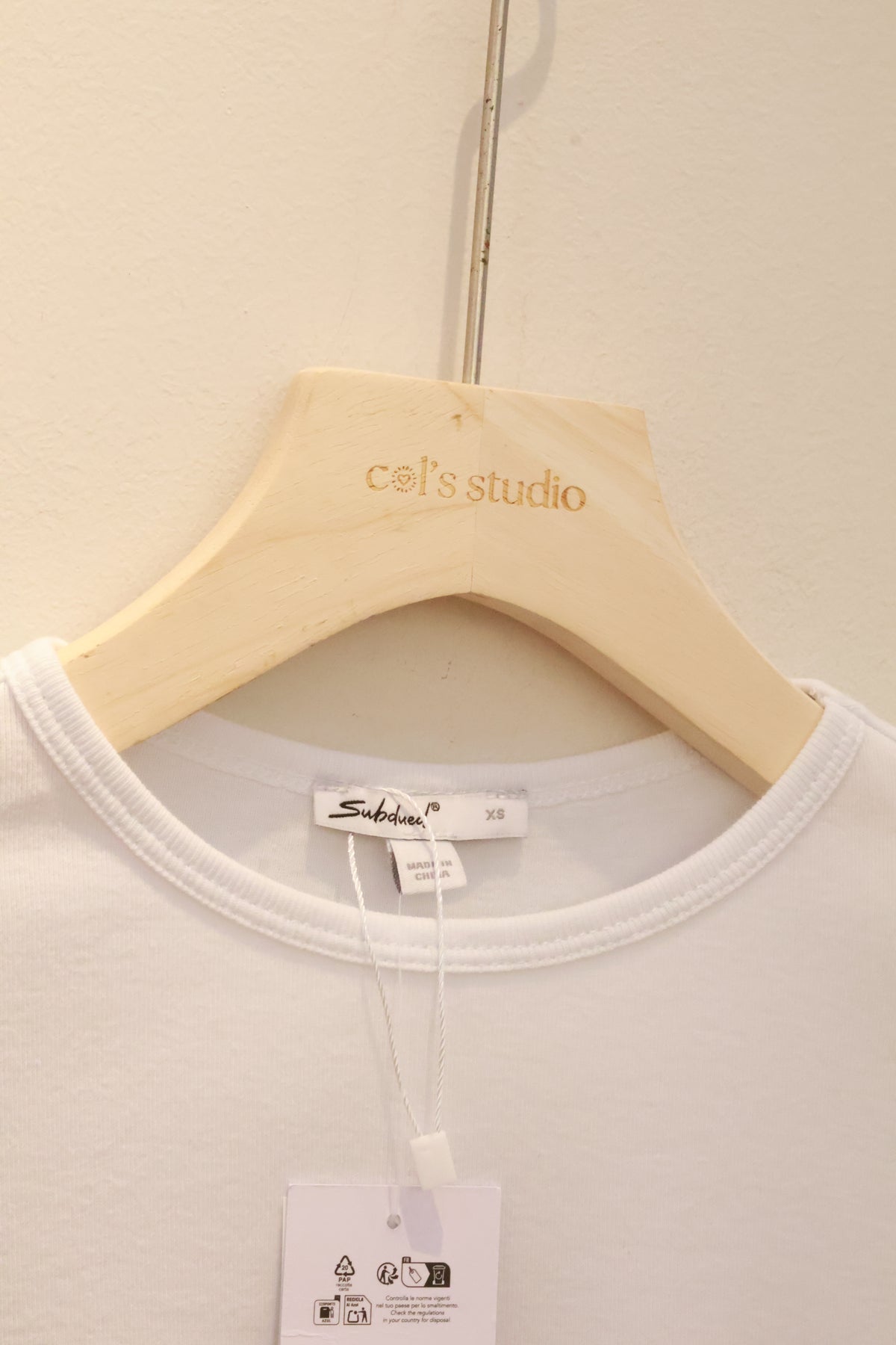 SUBDUED Round Neck Fitted T-Shirt