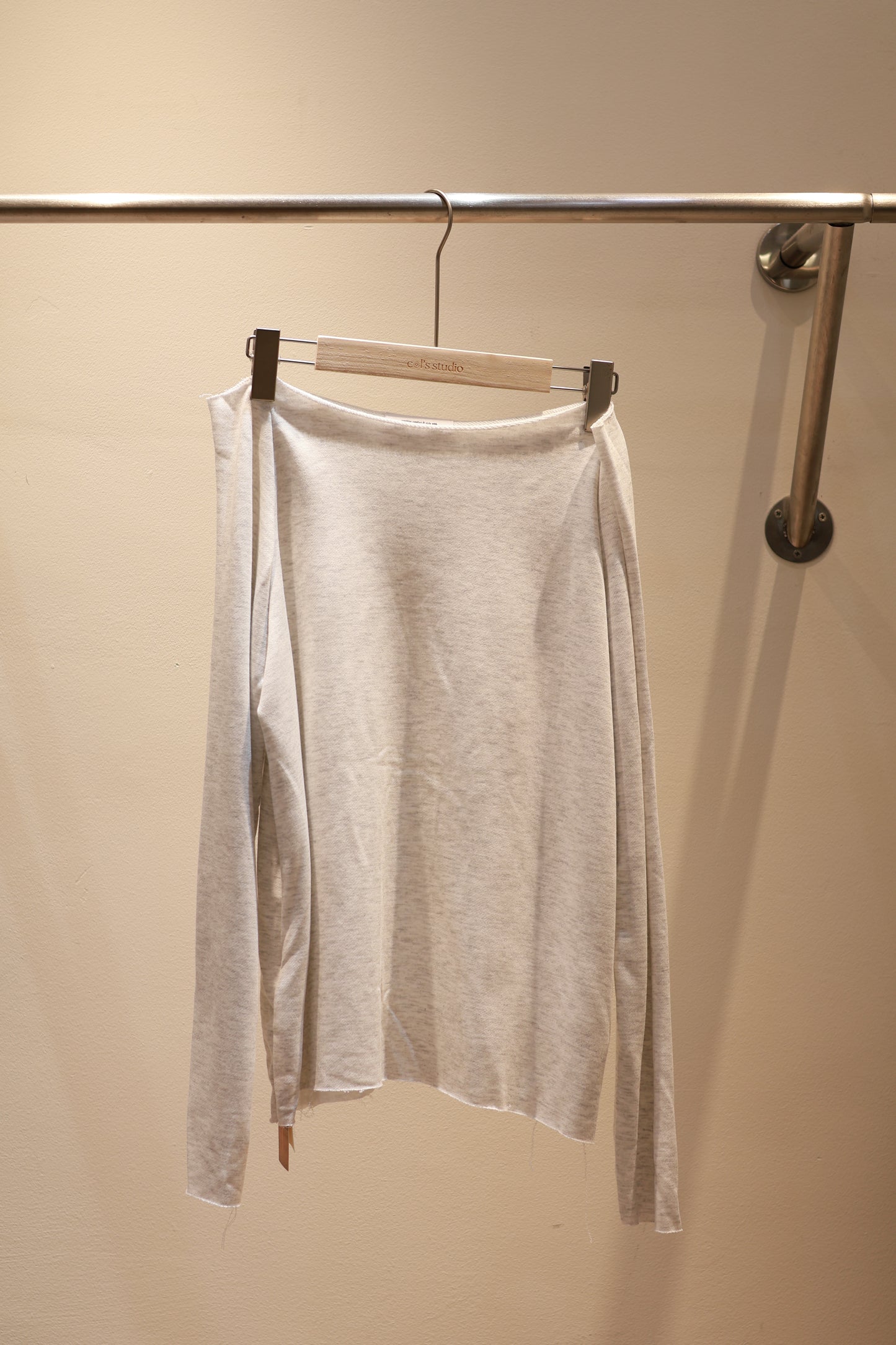 GRAY HALF SHOULDER SWEATER