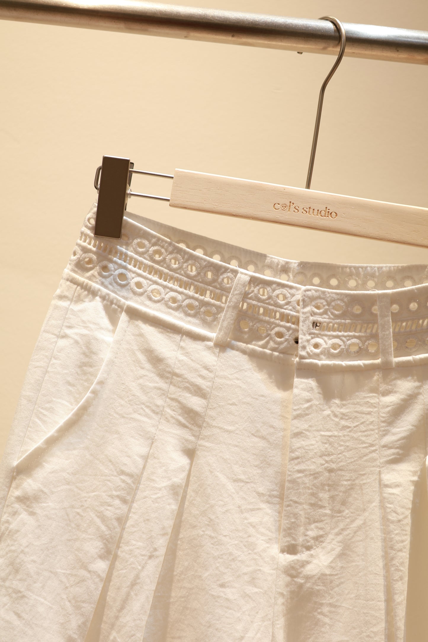 WAIST DETAIL WHITE BOTTOMS