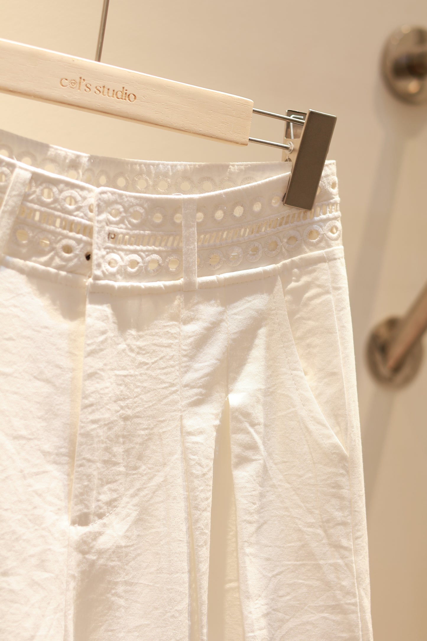 WAIST DETAIL WHITE BOTTOMS