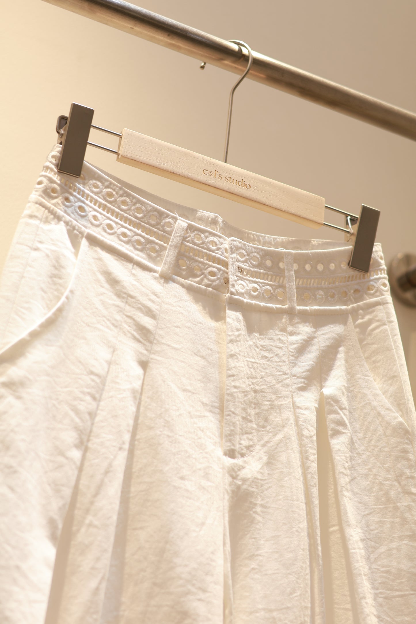 WAIST DETAIL WHITE BOTTOMS