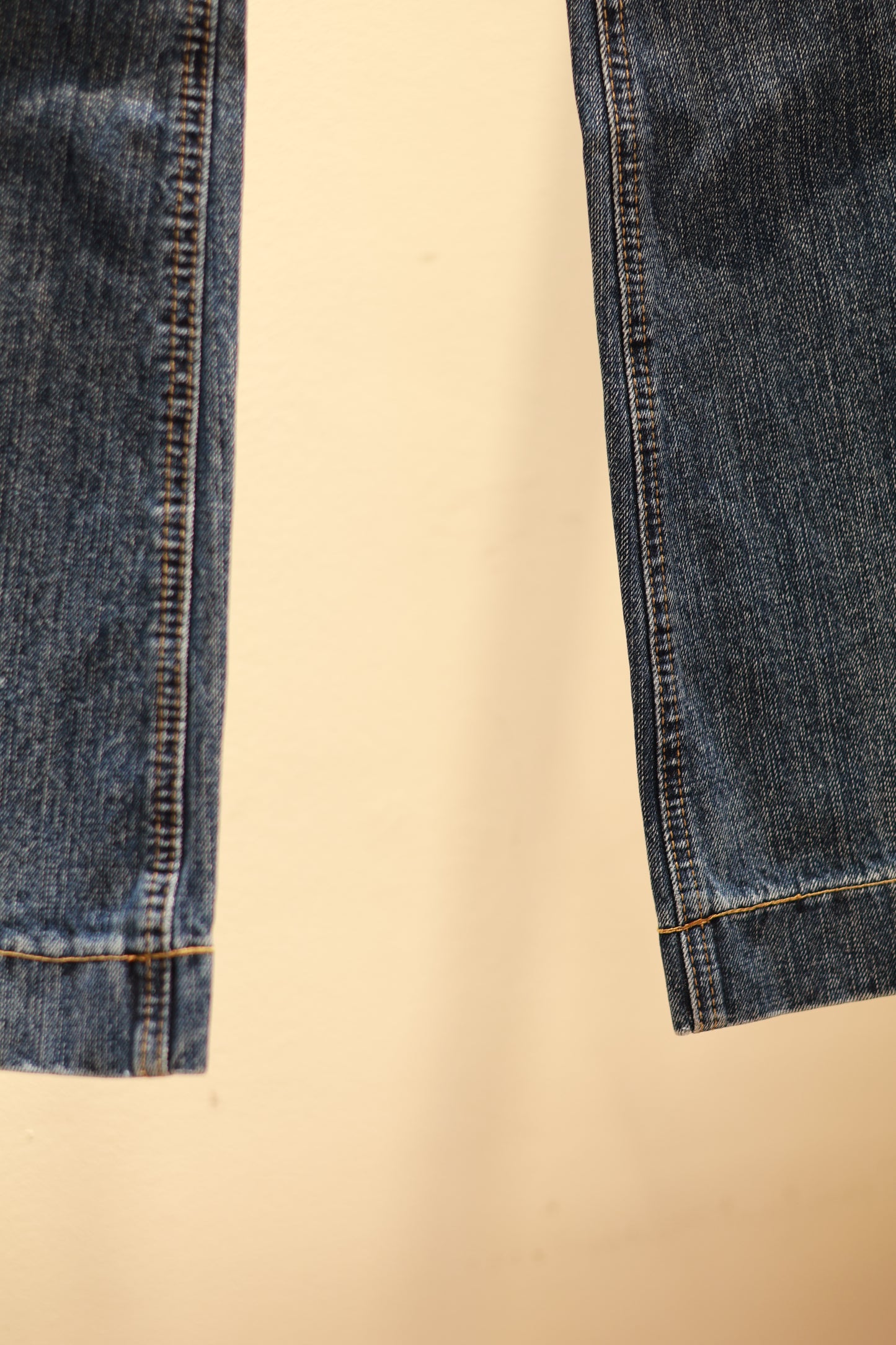 BLUE WASHED LOW RISE DENIM JEANS