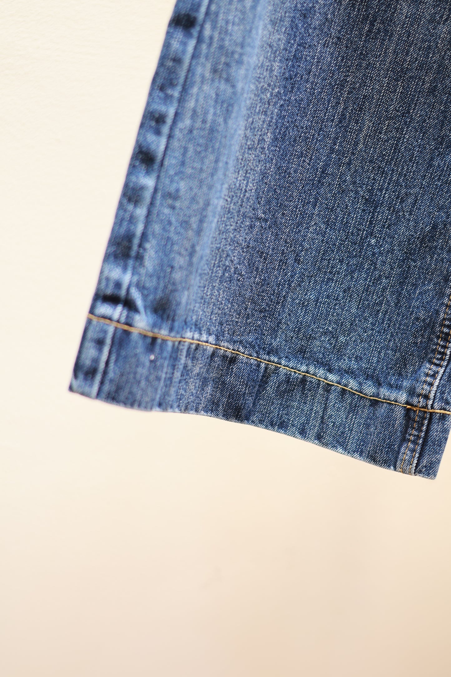 BLUE WASHED LOW RISE DENIM JEANS