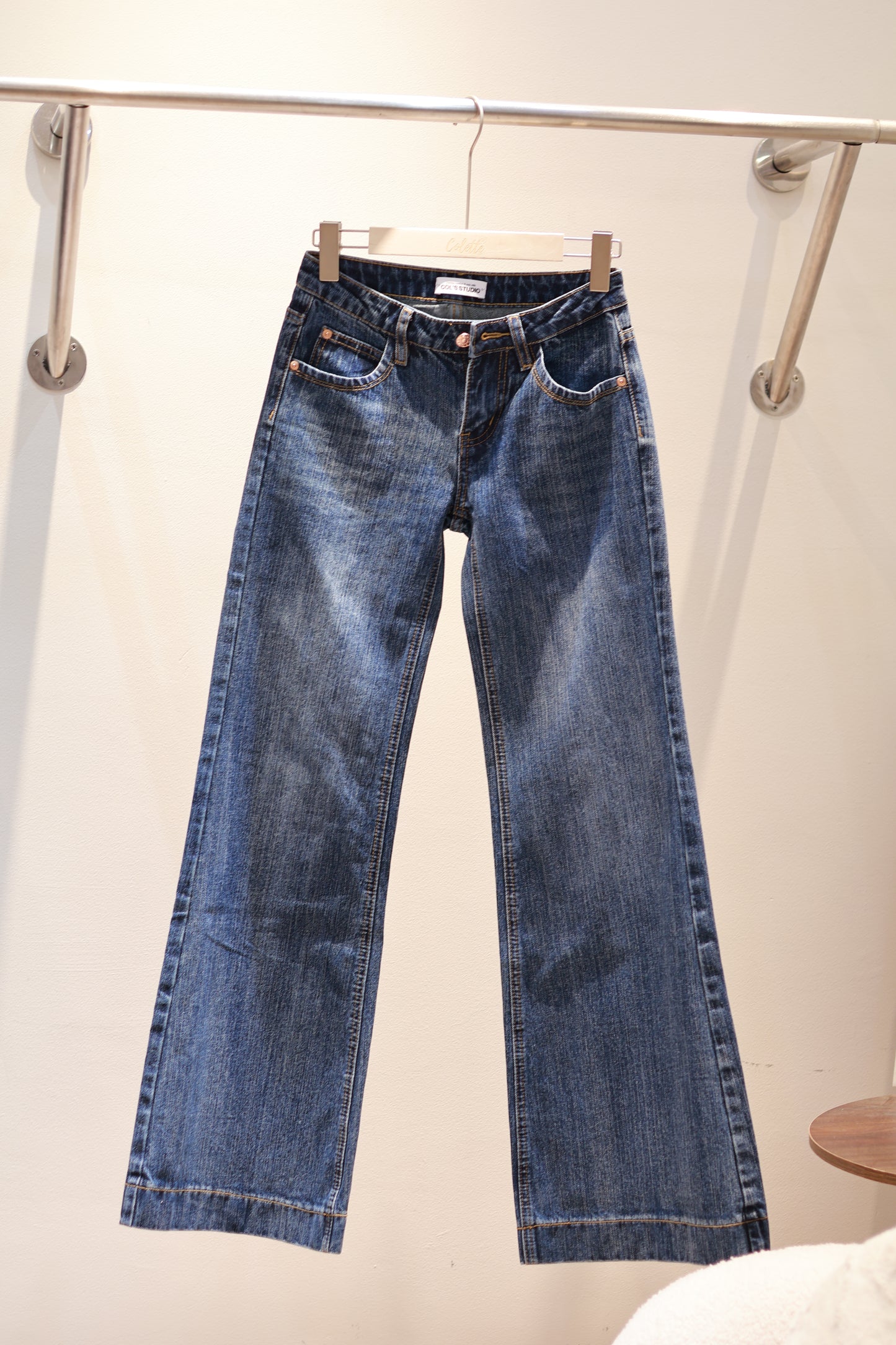 BLUE WASHED LOW RISE DENIM JEANS