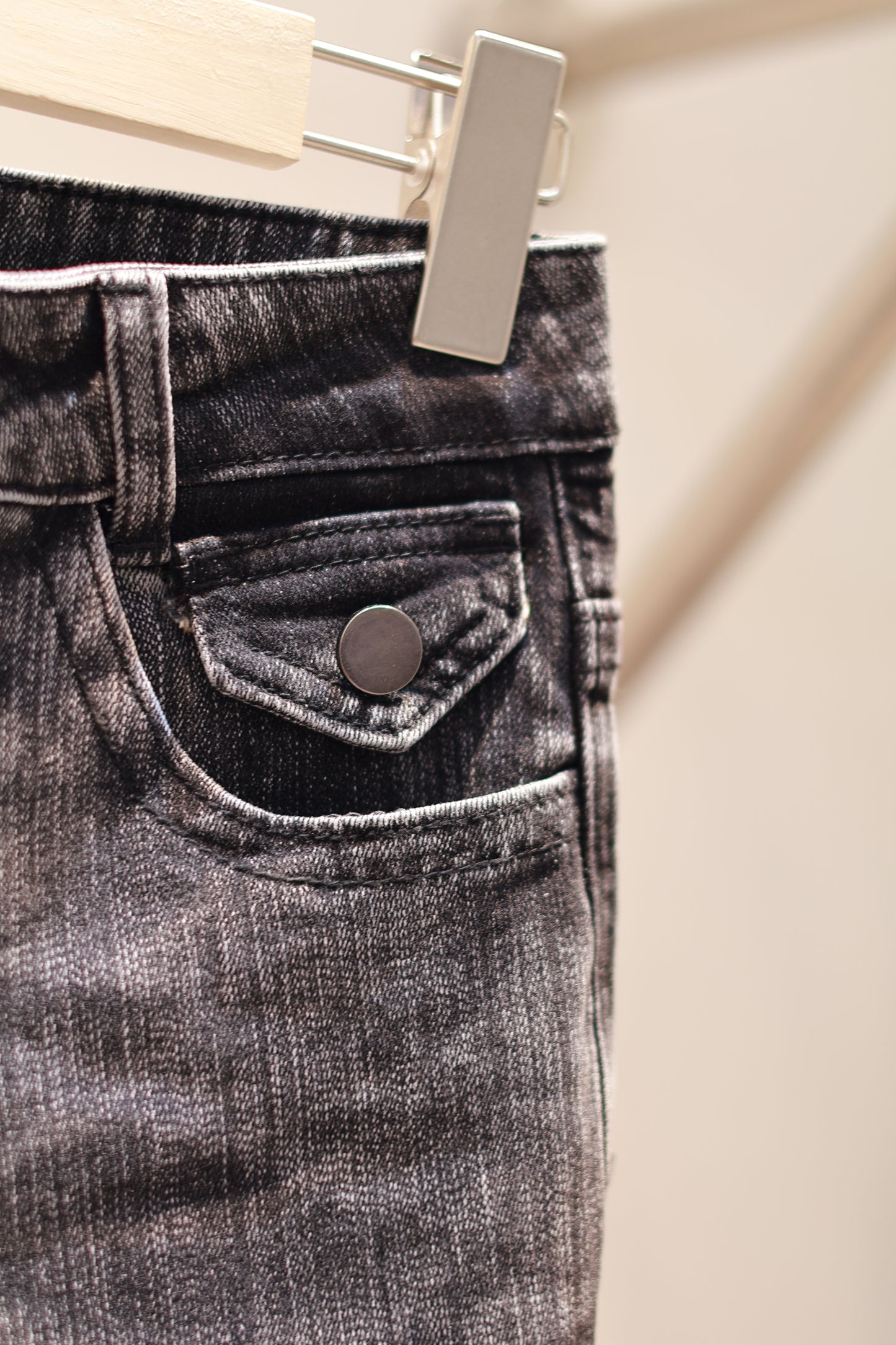 BLACK WASHED LOW RISE DENIM JEANS