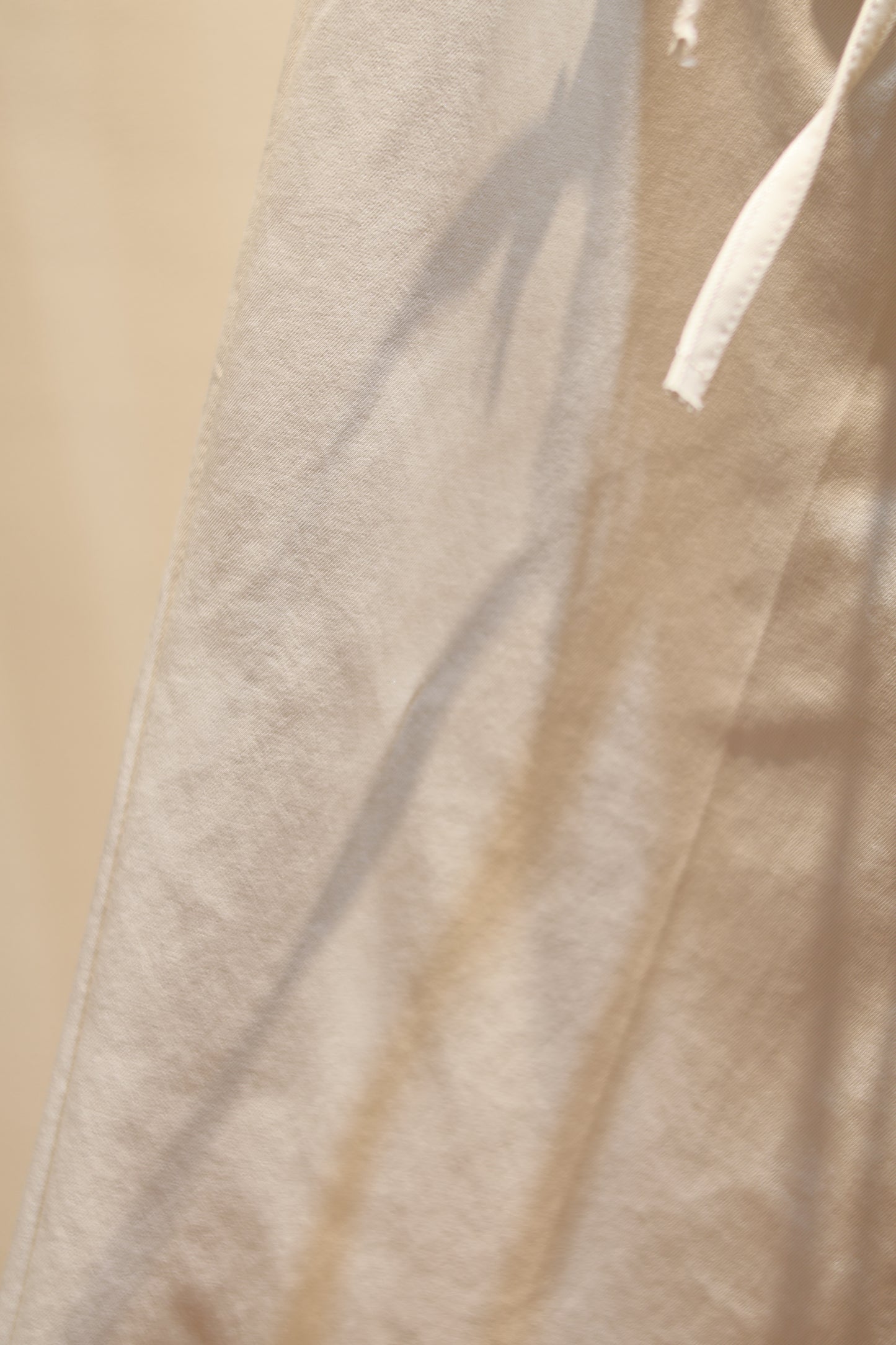 SIDE BUCKLE FLATED TROUSERS