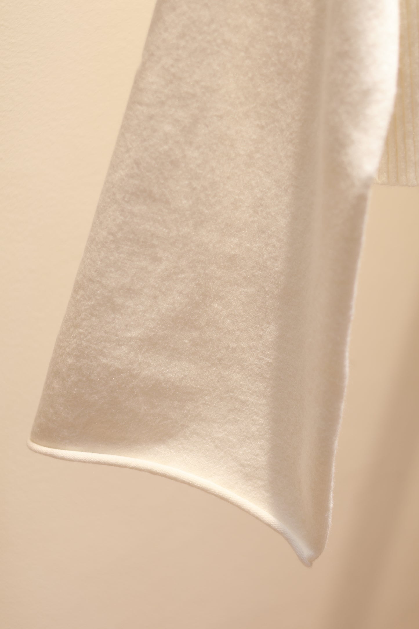 WHITE KNITTED SWEATER