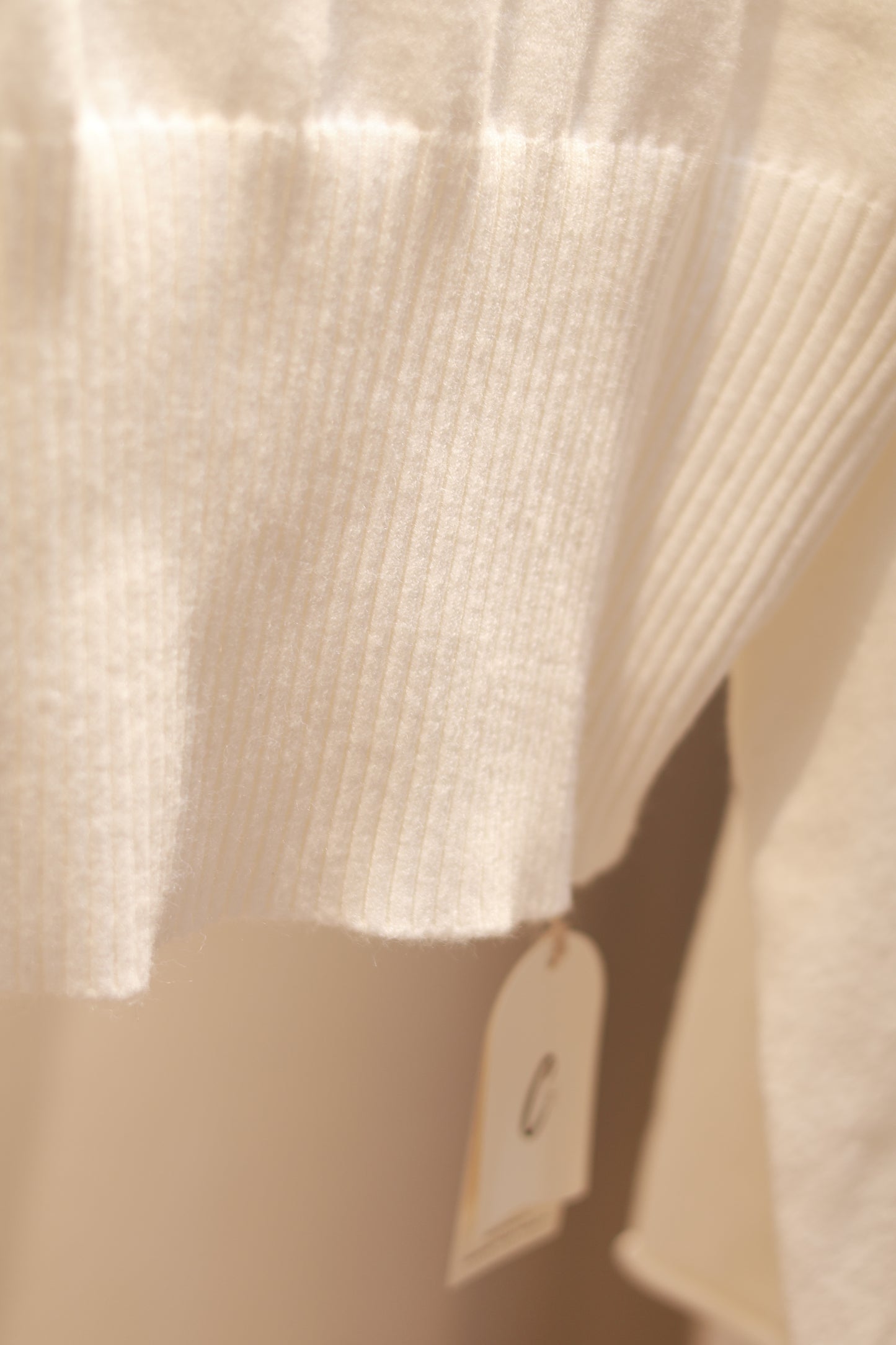 WHITE KNITTED SWEATER