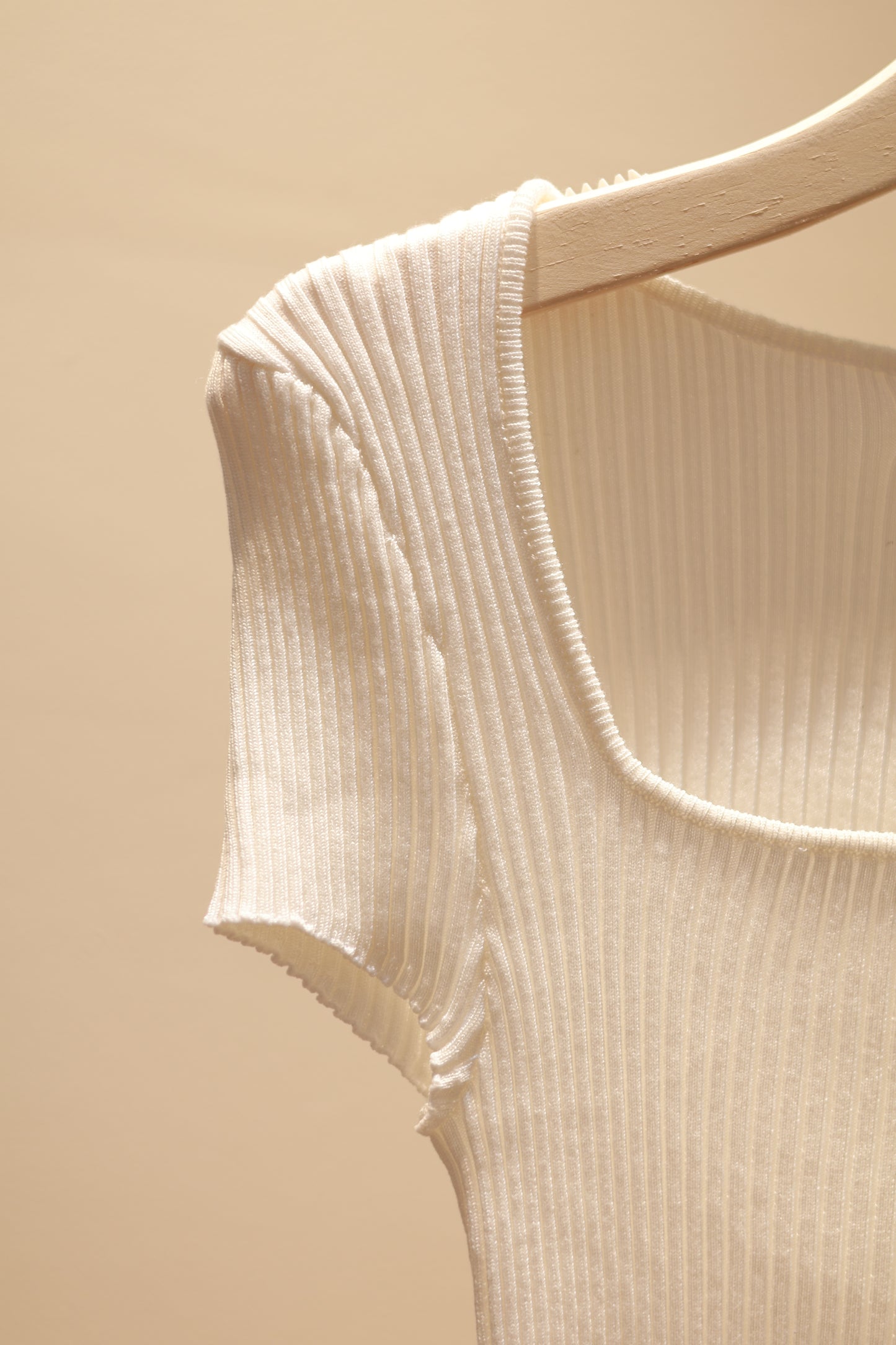 SQUARE NECK KNITTED TOP