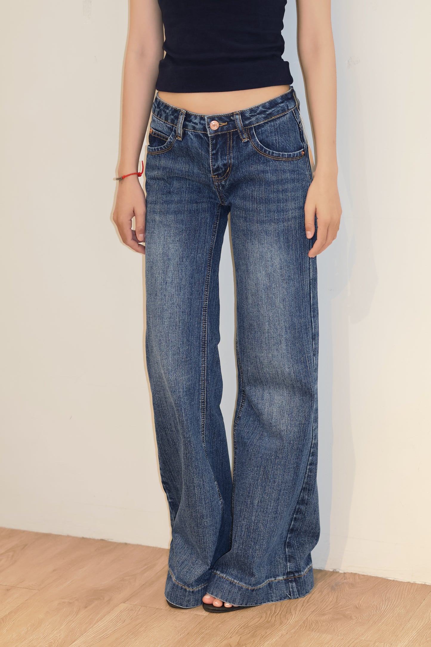 BLUE WASHED LOW RISE DENIM JEANS