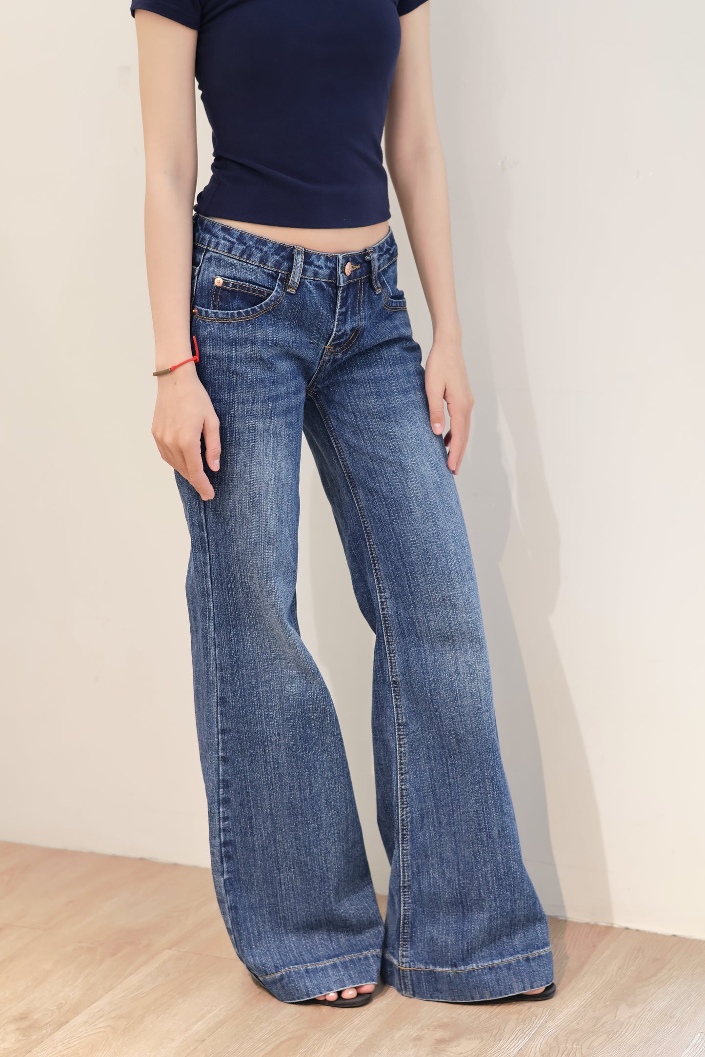 BLUE WASHED LOW RISE DENIM JEANS