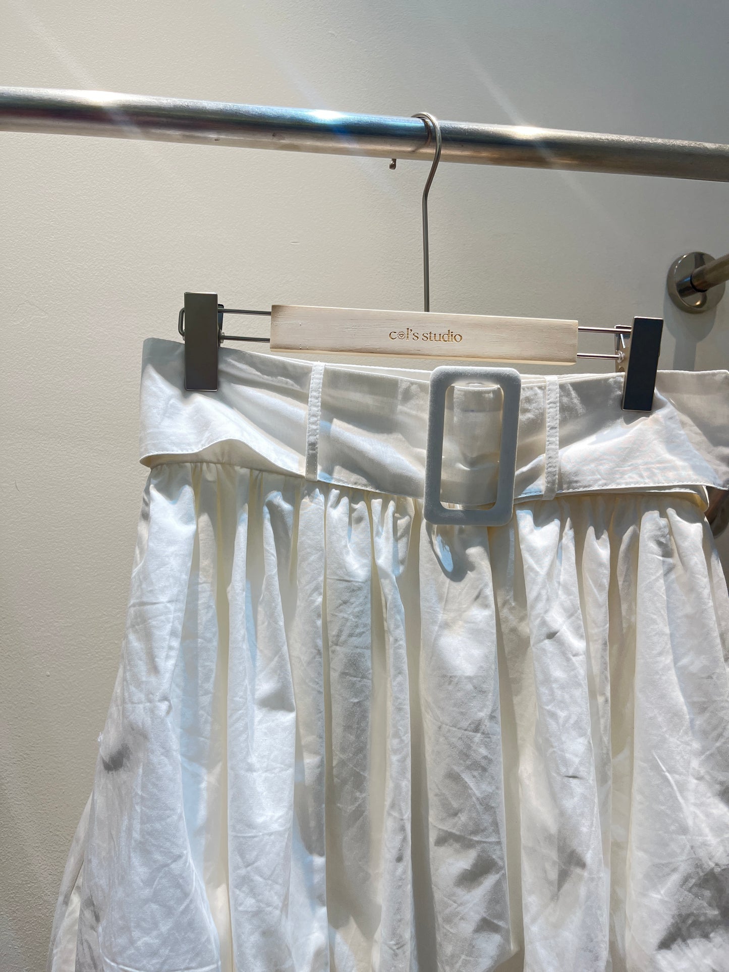 BUCKLED TUBE PUFFY TOP