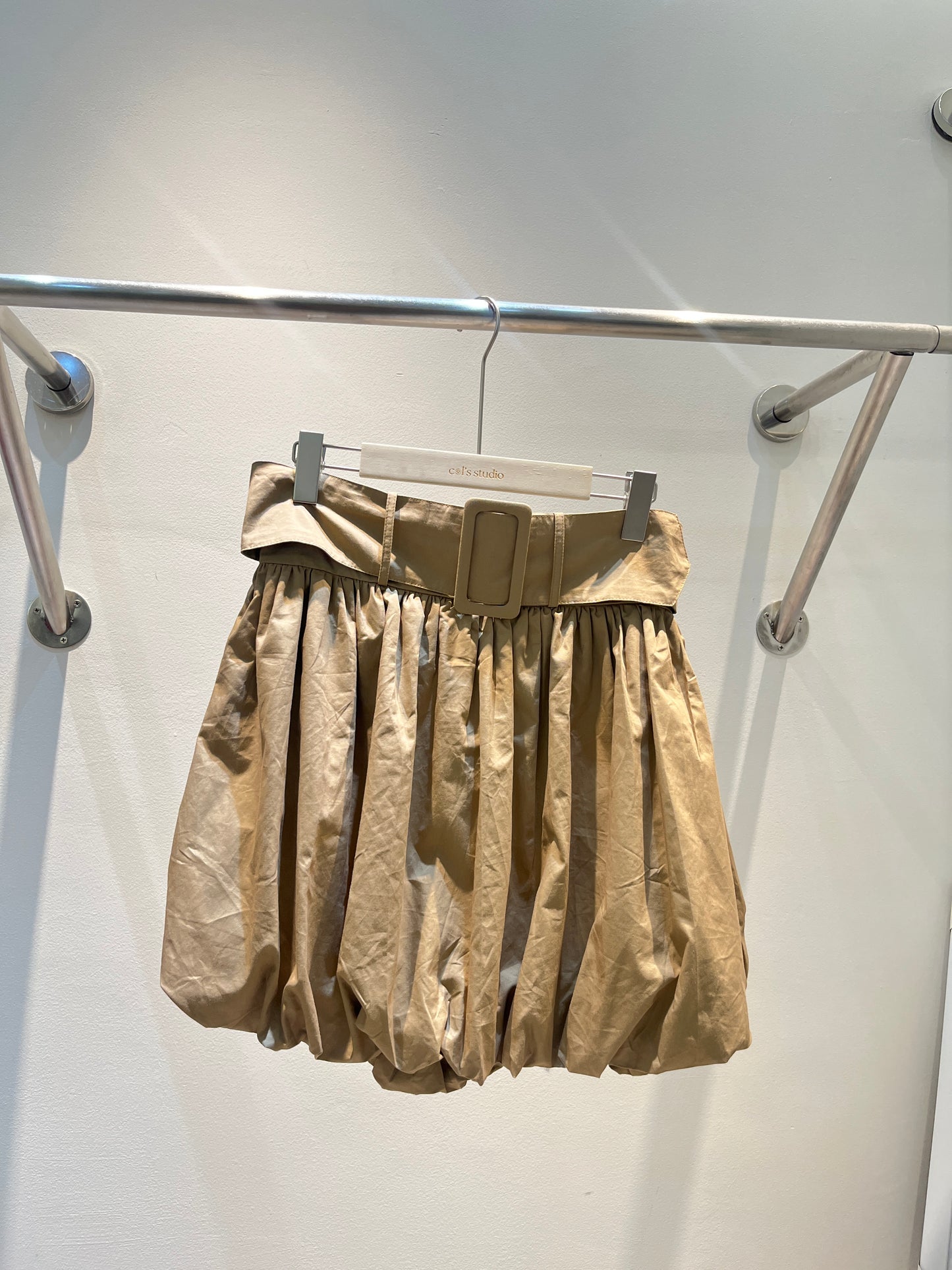 BUCKLED TUBE PUFFY TOP