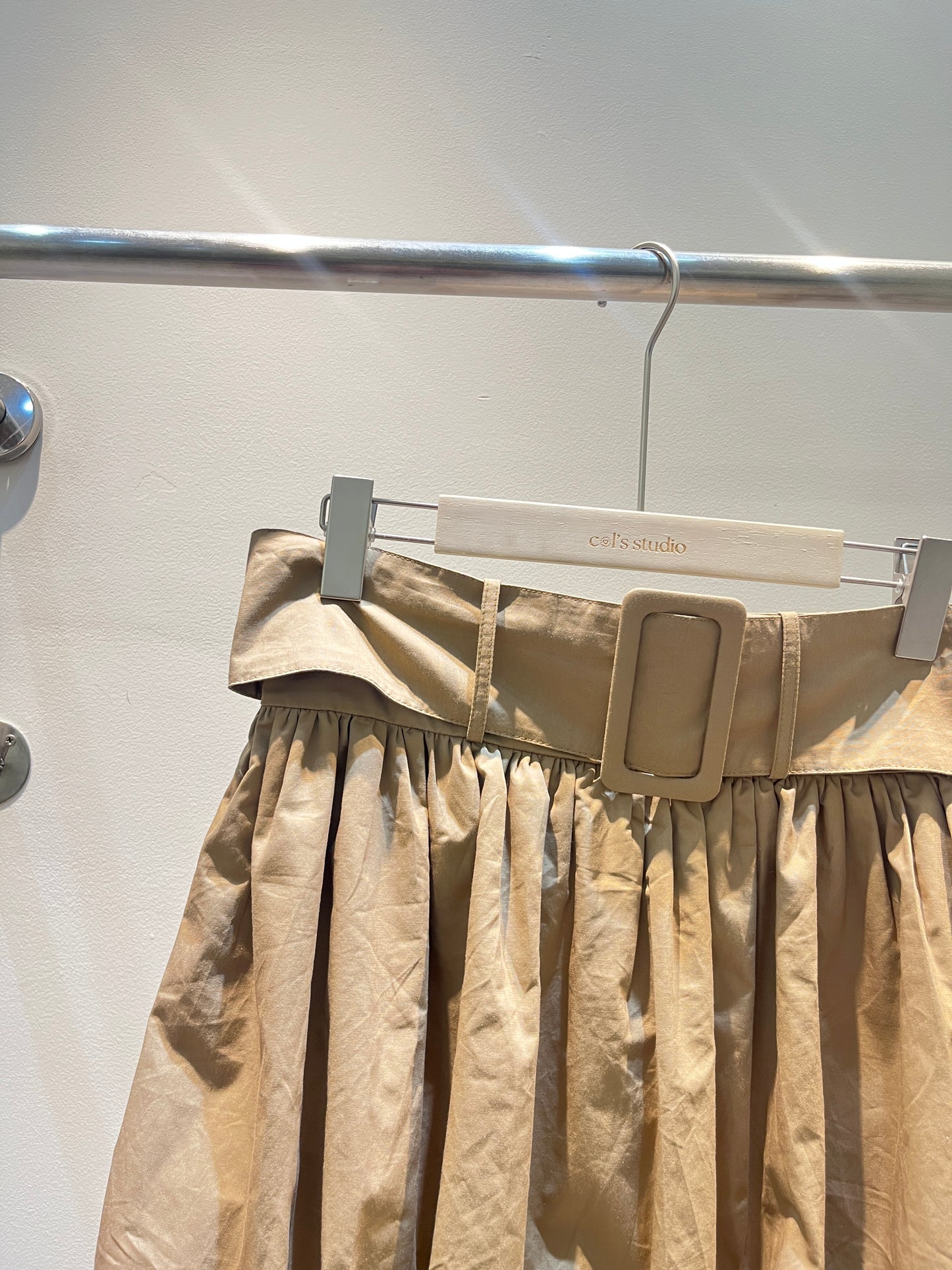 BUCKLED TUBE PUFFY TOP