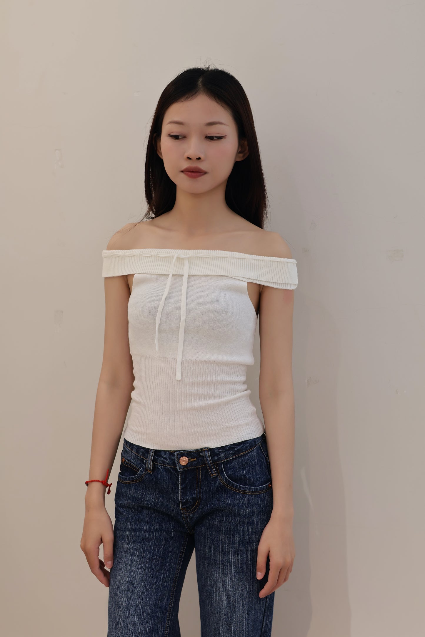 THIN WHITE KNITTED OFF SHOULDER
