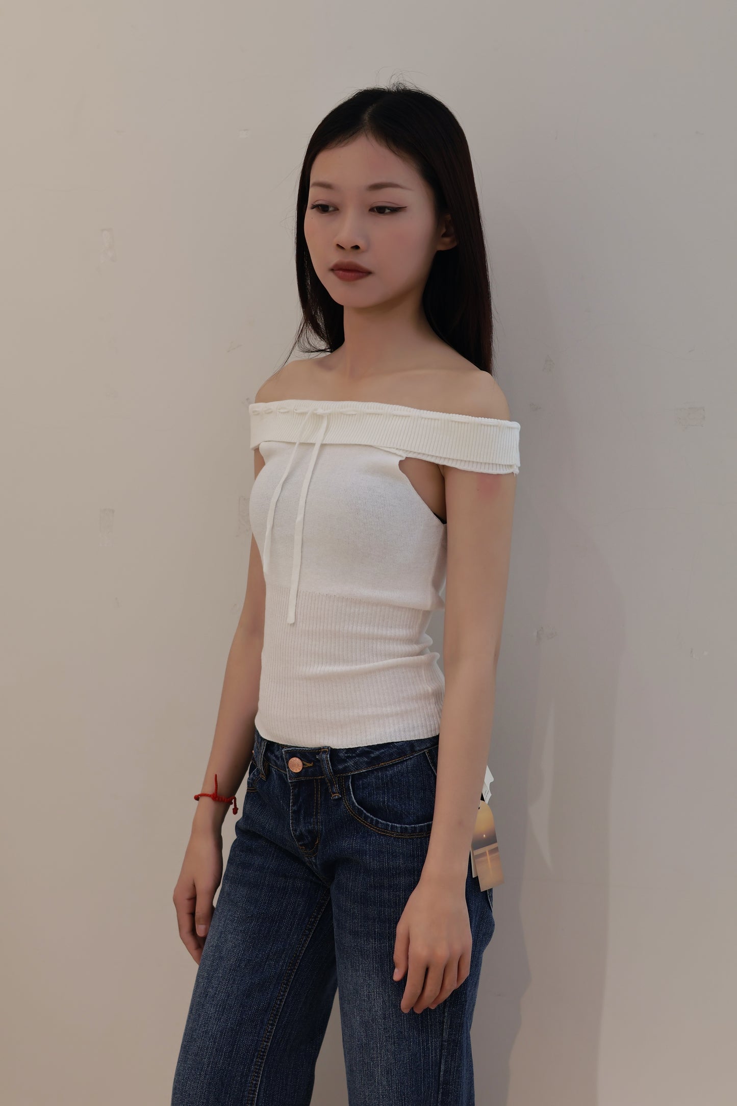THIN WHITE KNITTED OFF SHOULDER
