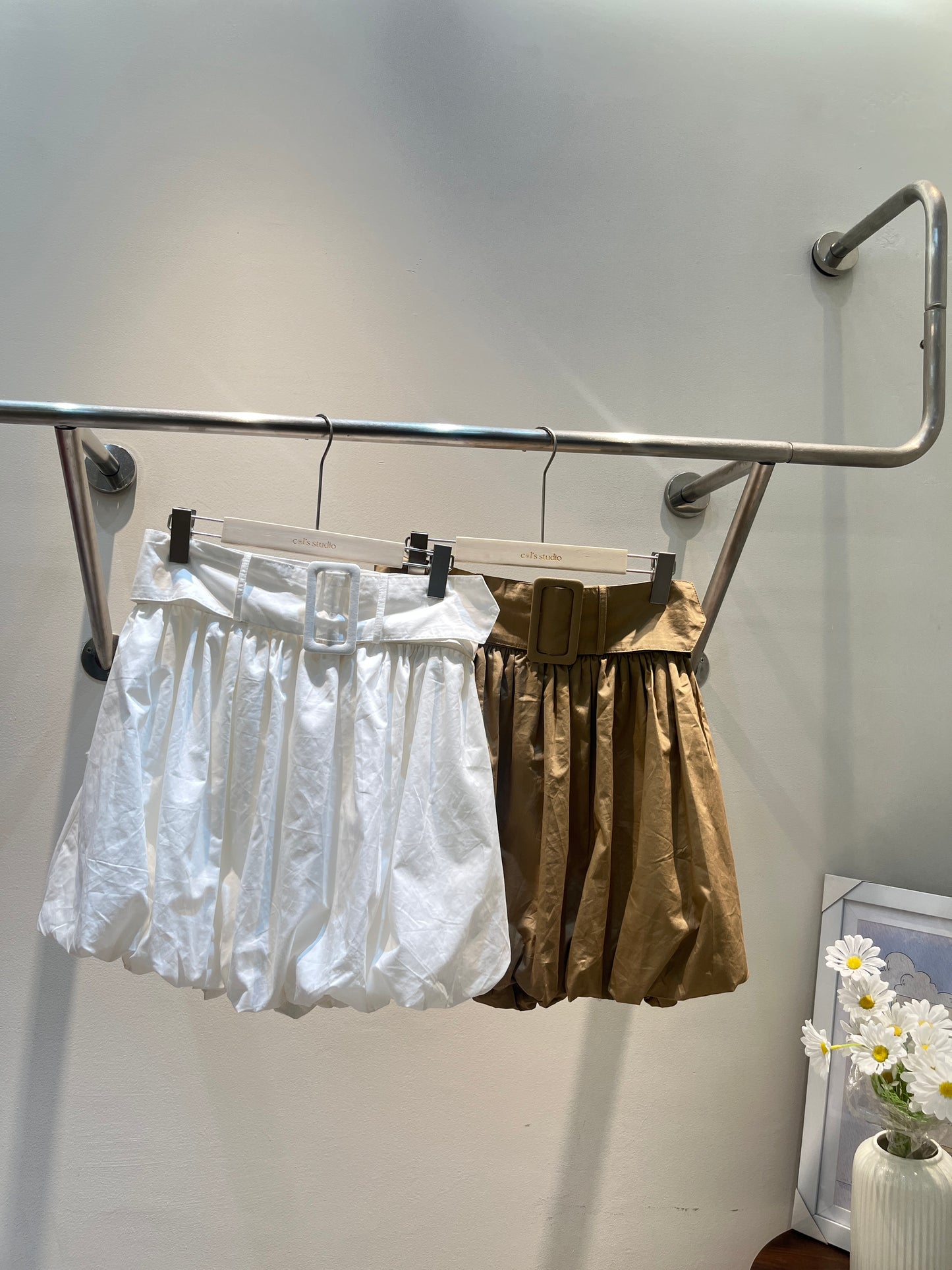 BUCKLED TUBE PUFFY TOP