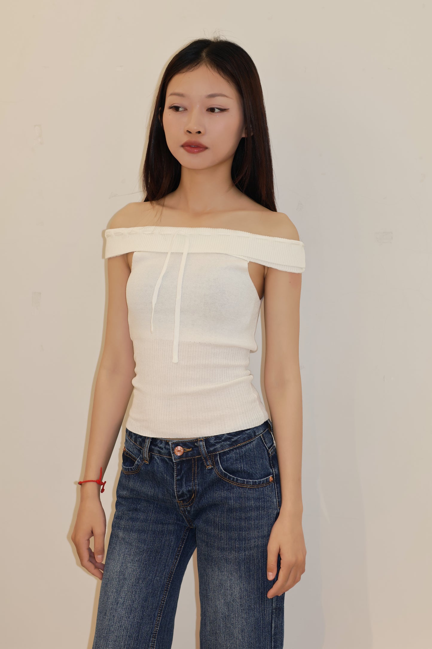 THIN WHITE KNITTED OFF SHOULDER
