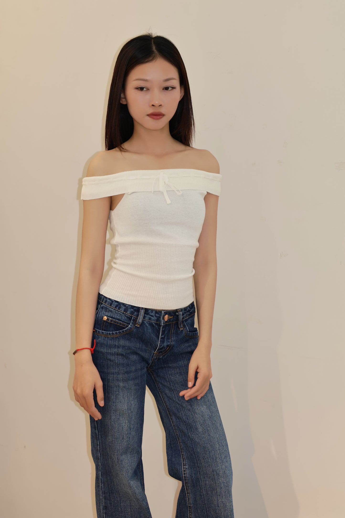 THIN WHITE KNITTED OFF SHOULDER