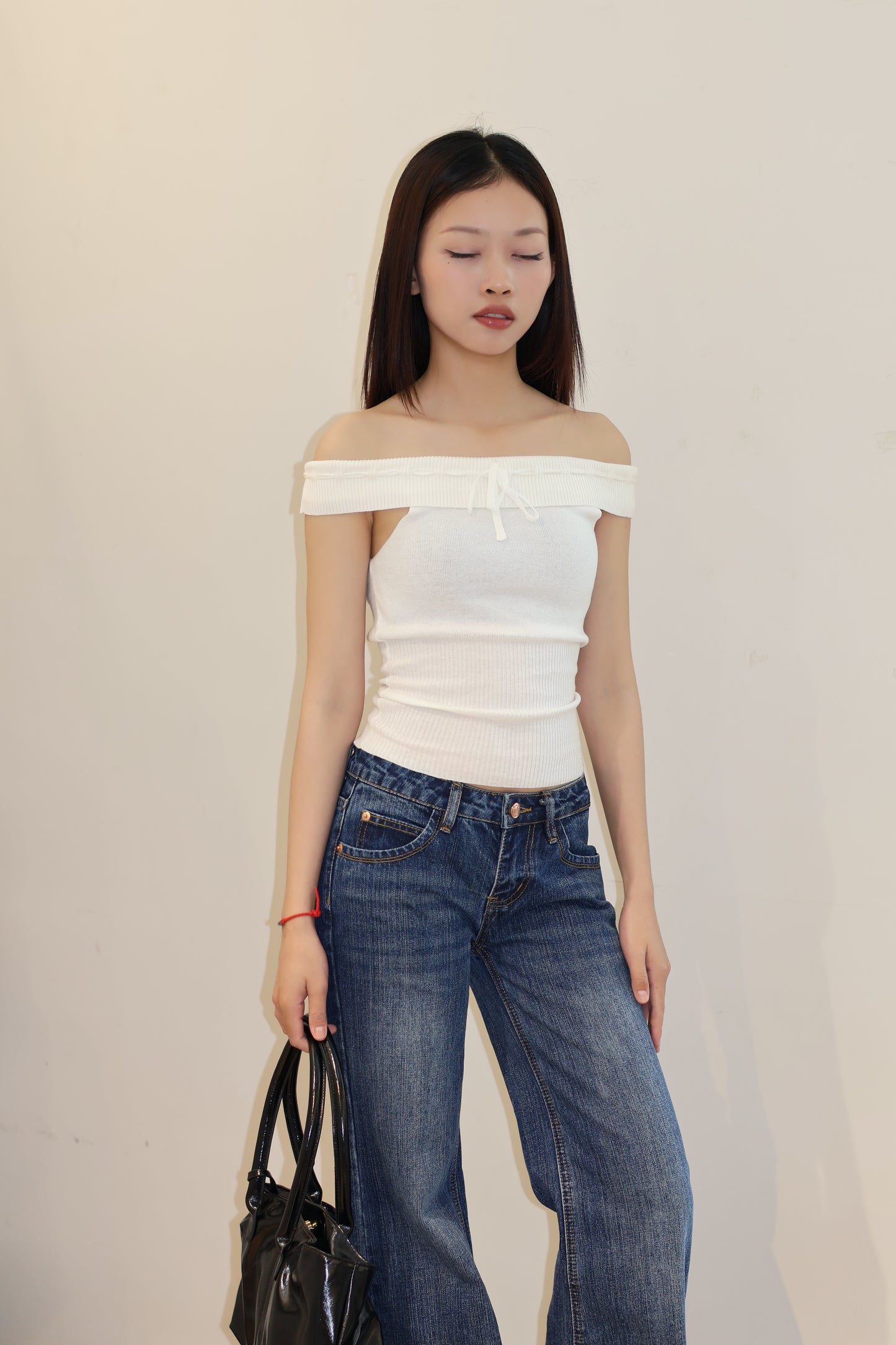 THIN WHITE KNITTED OFF SHOULDER