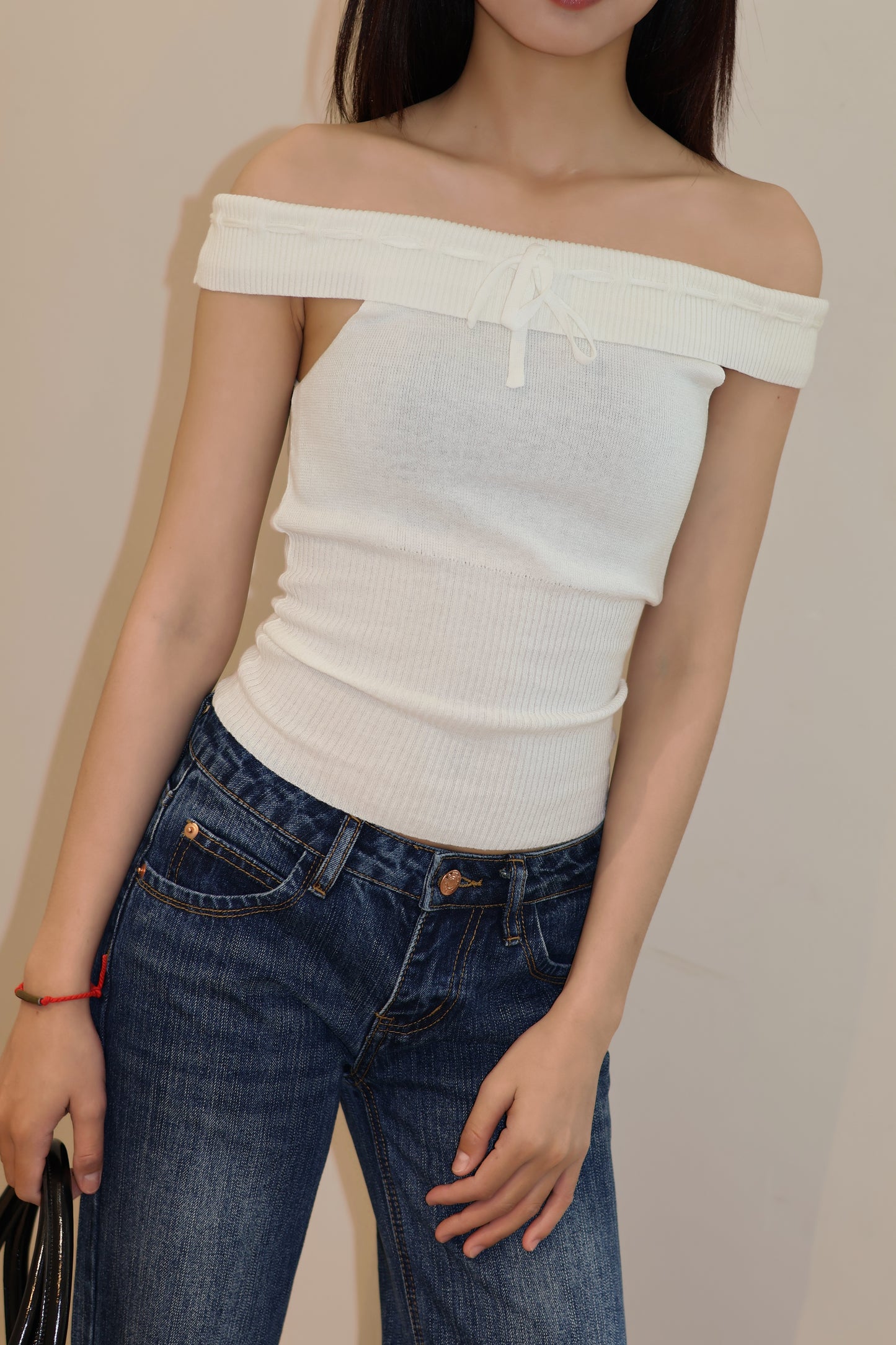 THIN WHITE KNITTED OFF SHOULDER