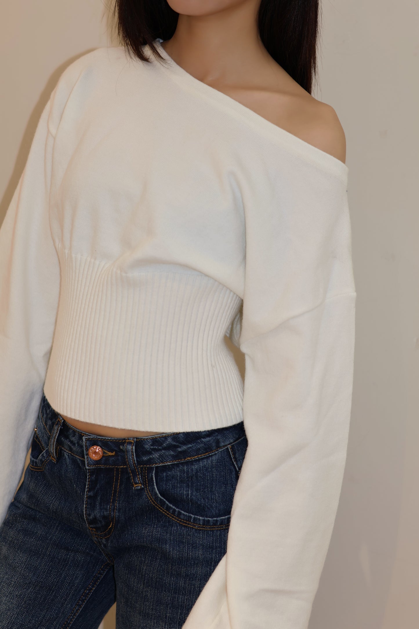 WHITE KNITTED SWEATER