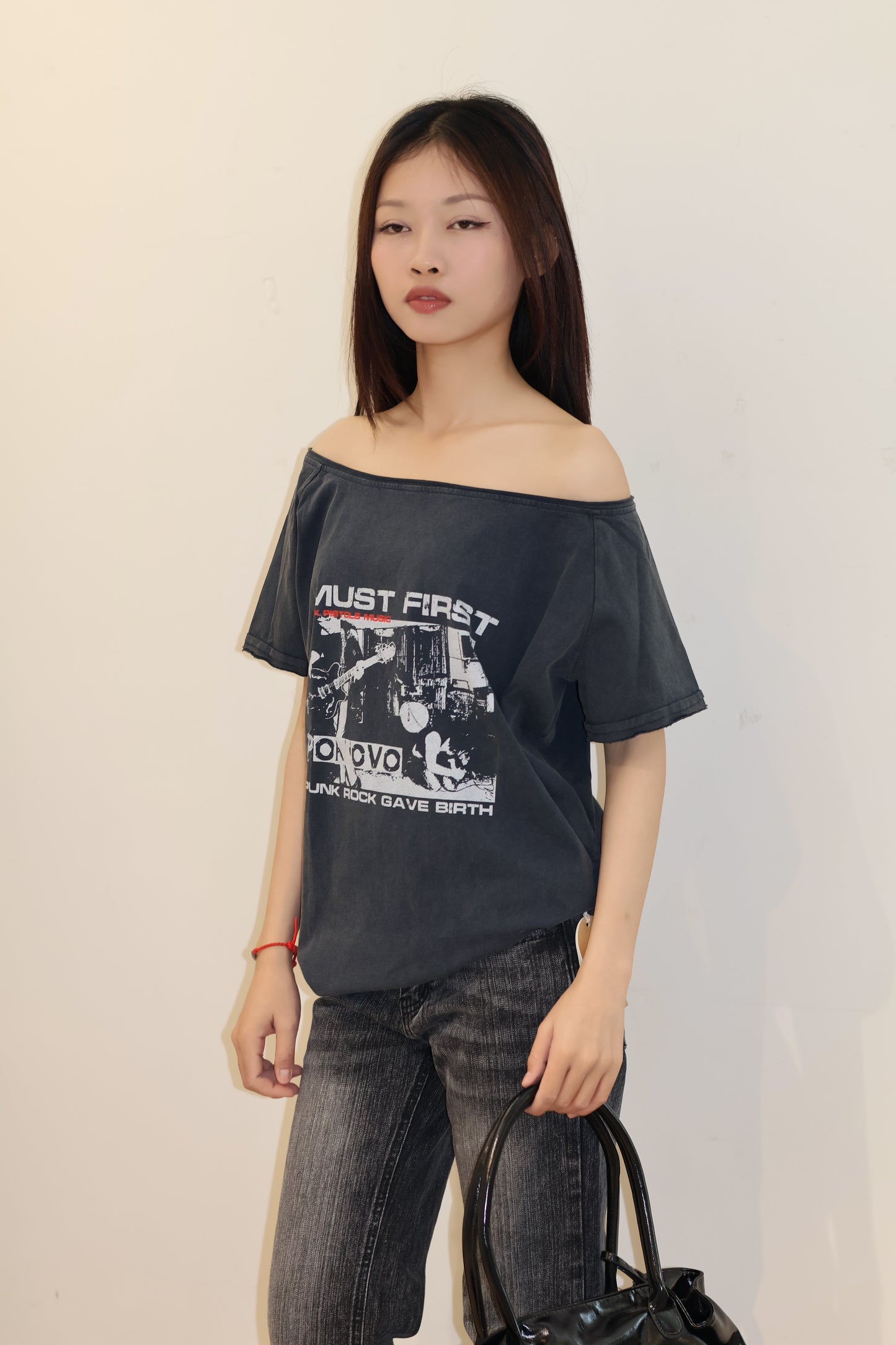 PUNK ROCH HALF SHOULDER TOP