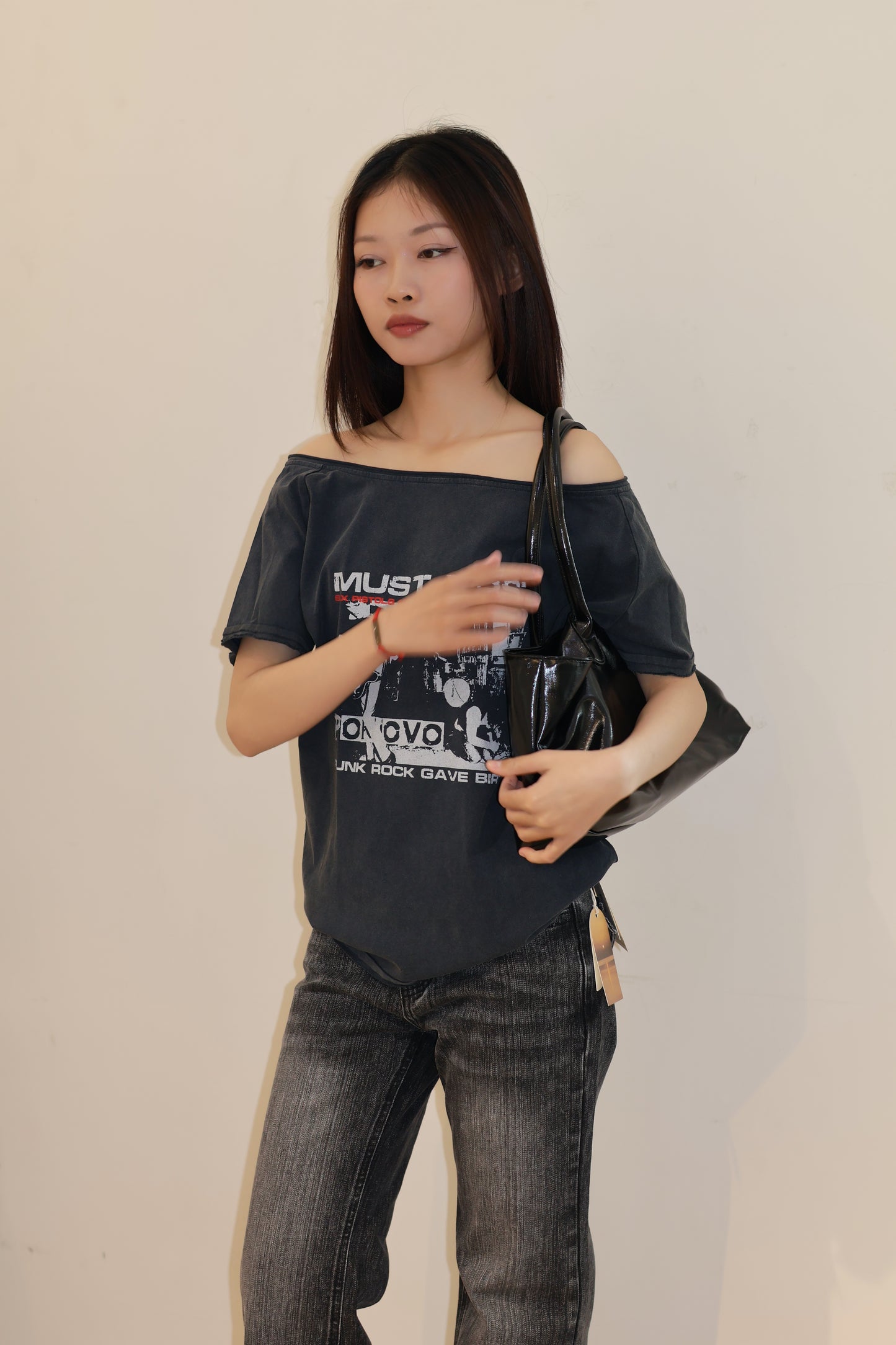 PUNK ROCH HALF SHOULDER TOP