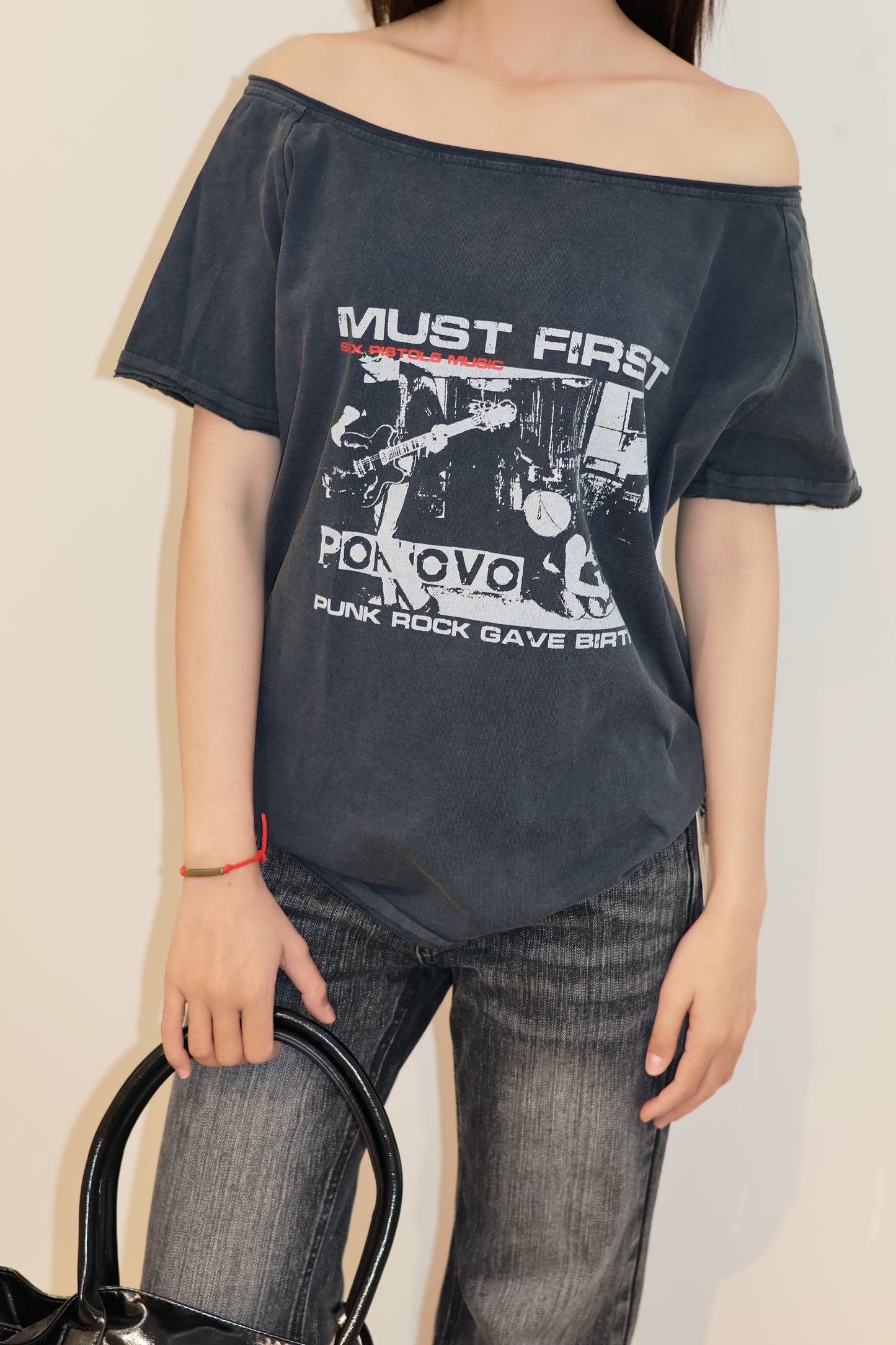 PUNK ROCH HALF SHOULDER TOP