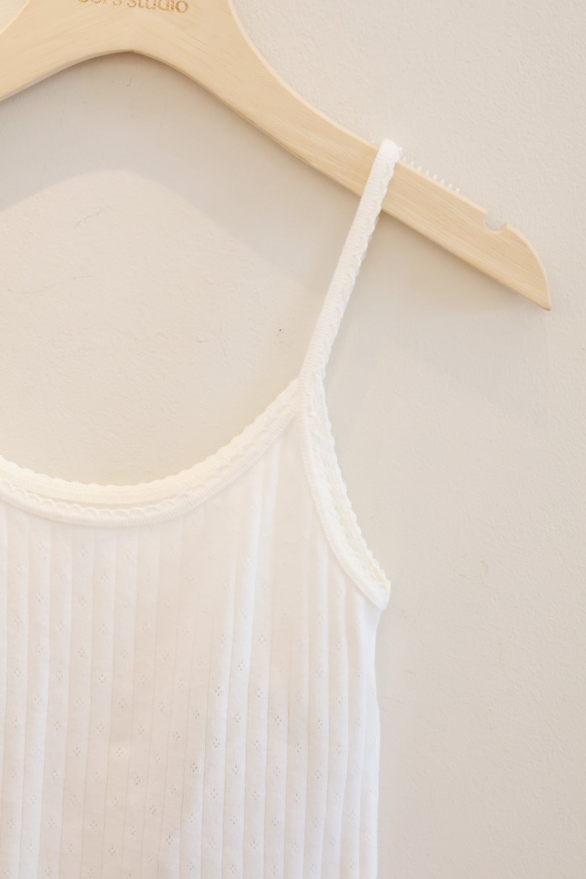 BRANDY MELVILLE SKYLAR EYELET TANK