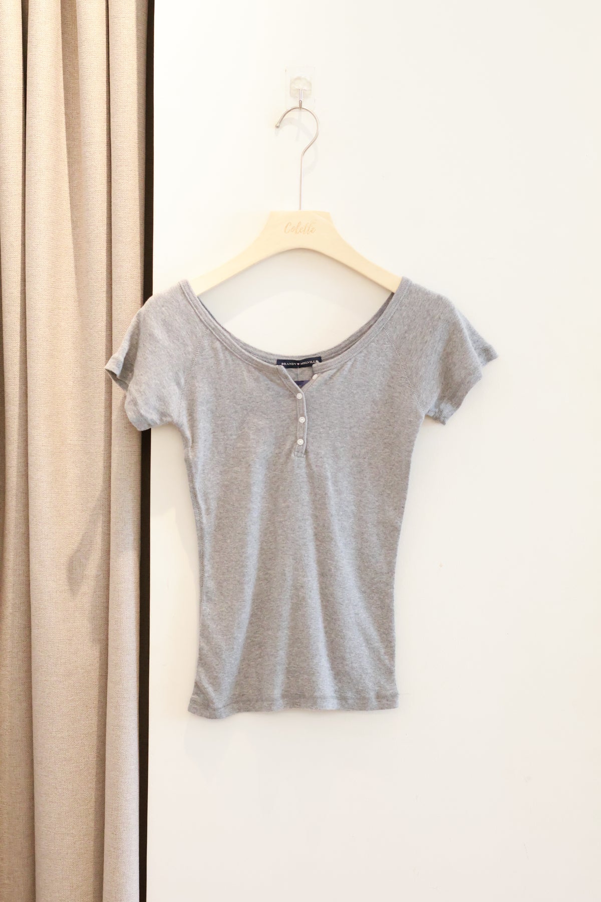 BRANDY MELVILLE ZELLY TOP- ASK GREY