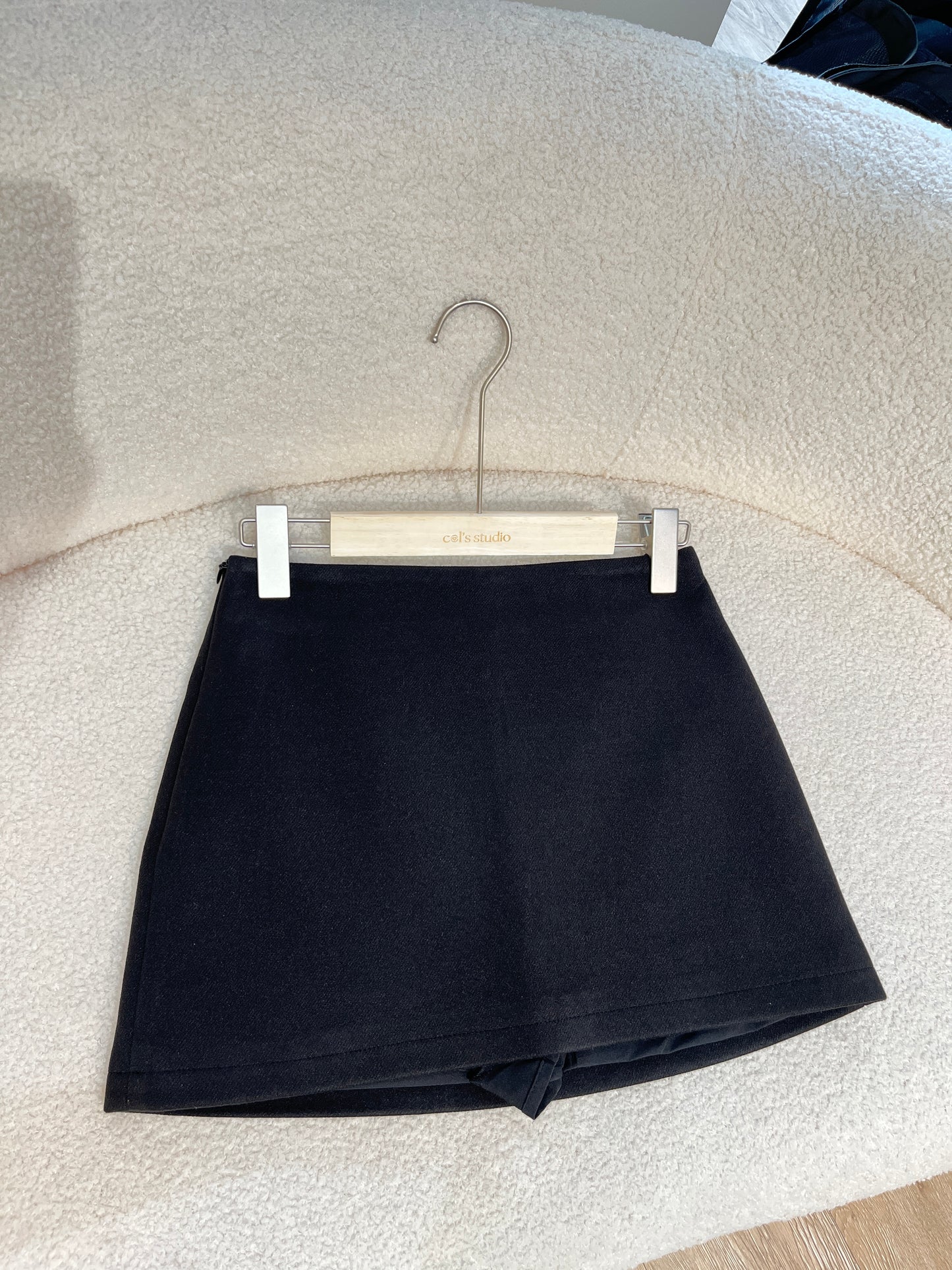 PLAIN BLACK MINI SKIRT