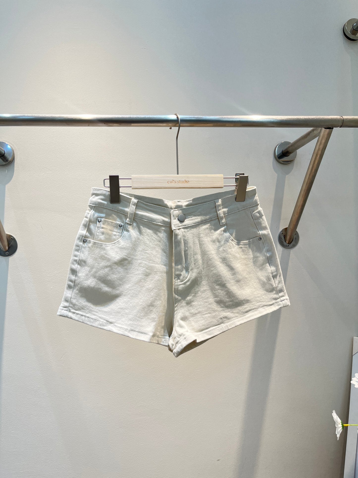WHITE DENIM SHORTS