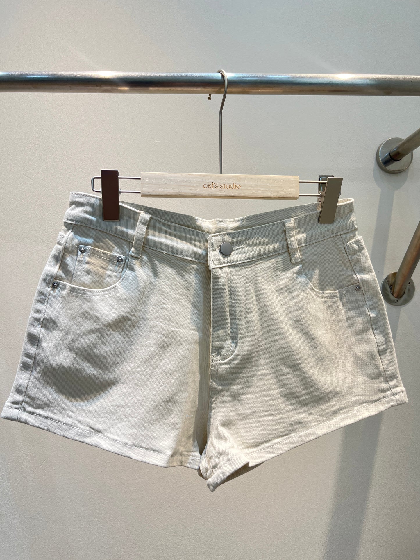 WHITE DENIM SHORTS