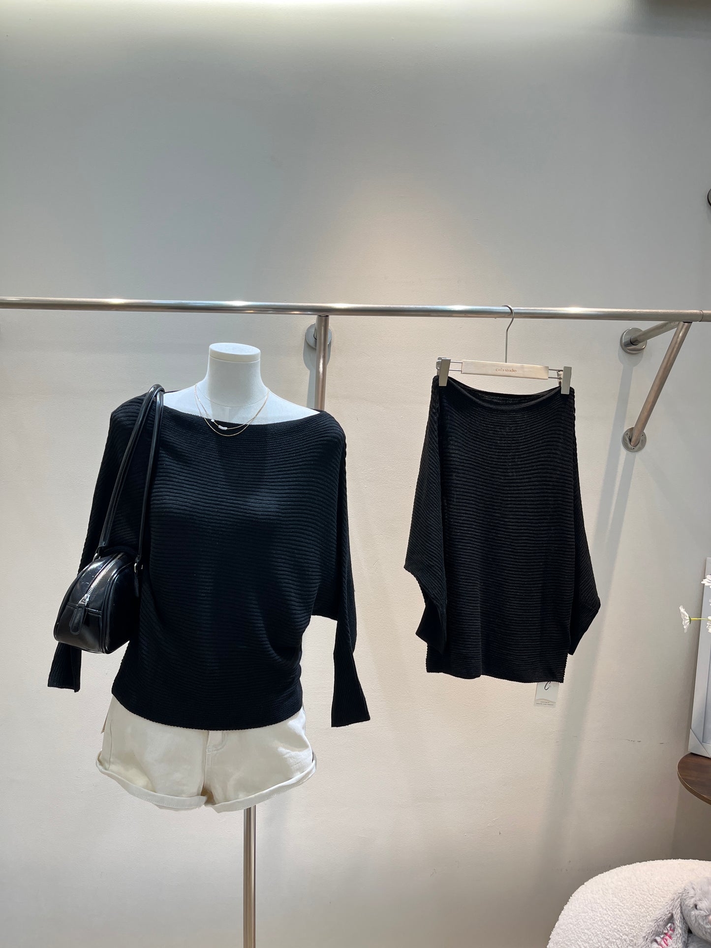 KNITTED BLACK SWEATER