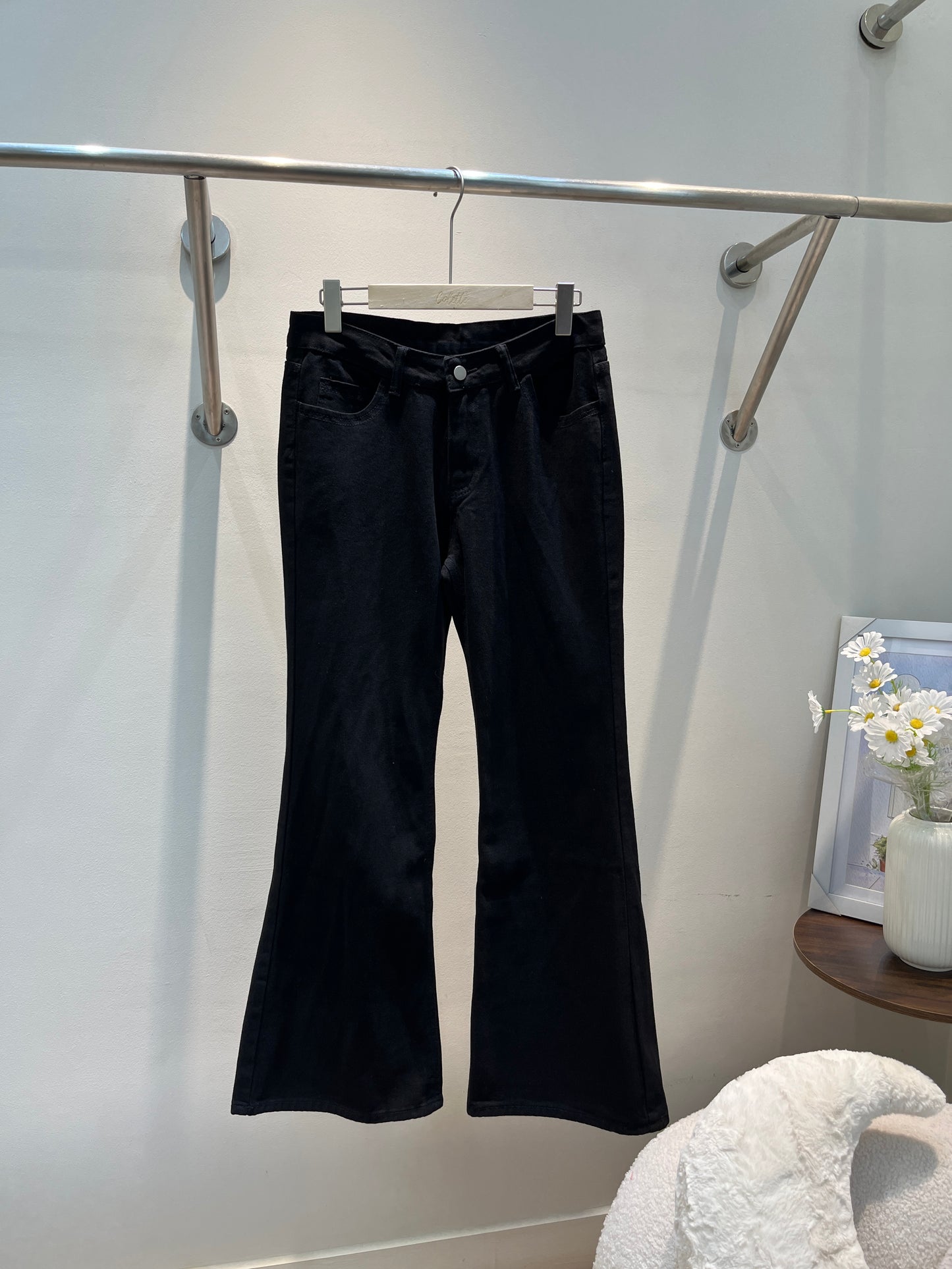 BLACK DENIM MID RISE JEANS