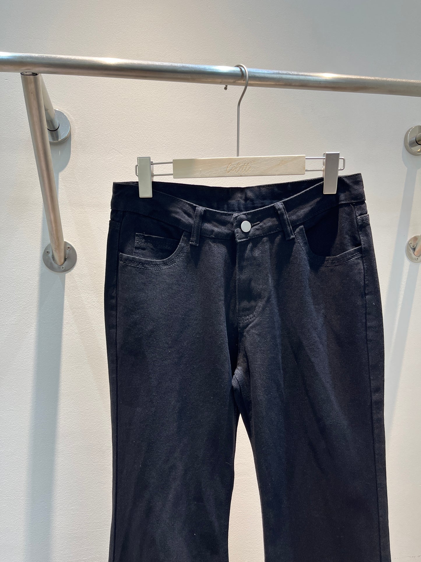 BLACK DENIM MID RISE JEANS