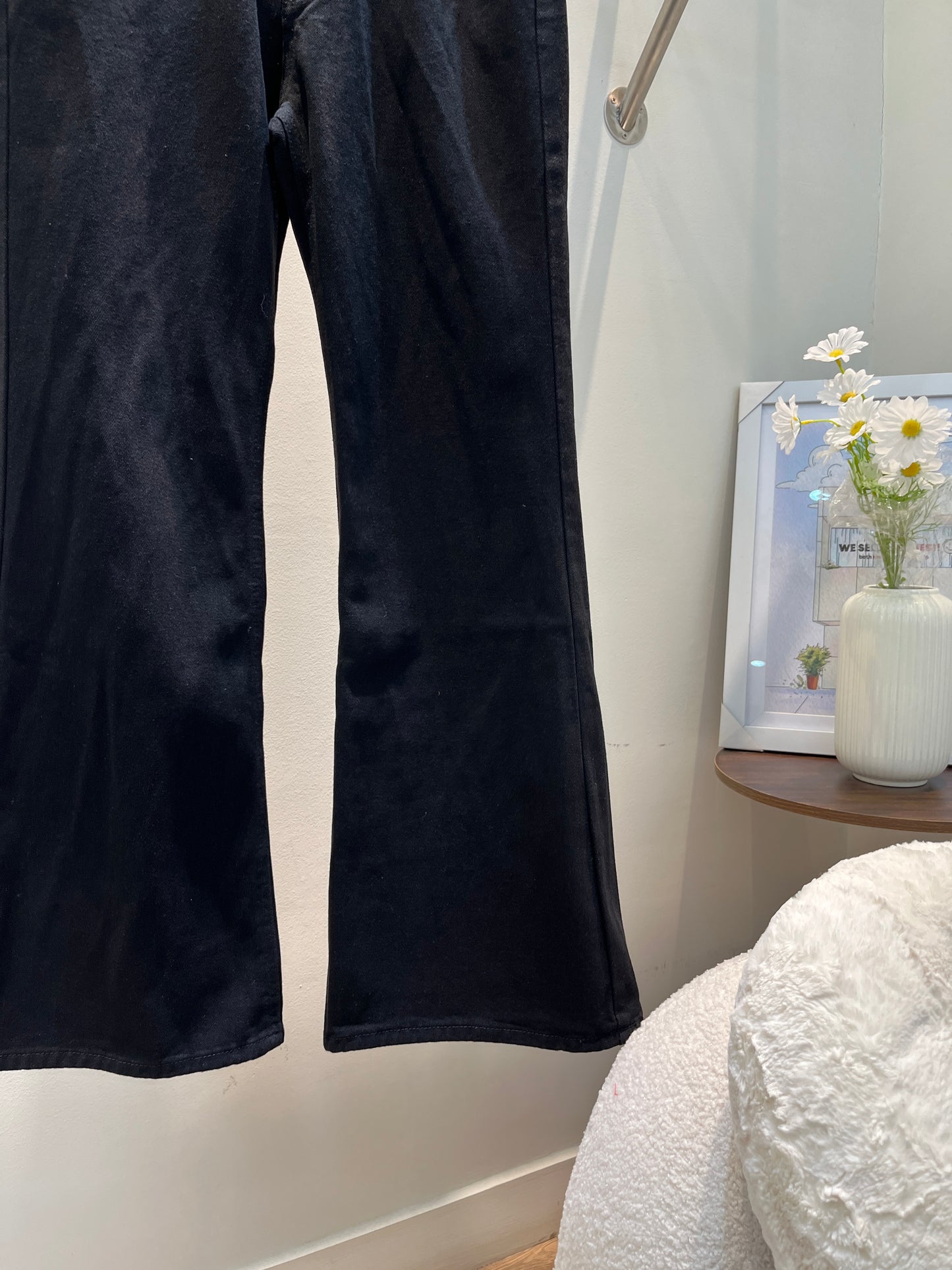 BLACK DENIM MID RISE JEANS