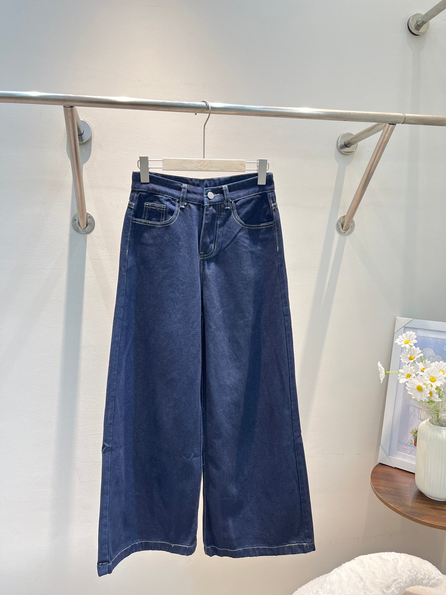 Baggy dark blue denim jeans