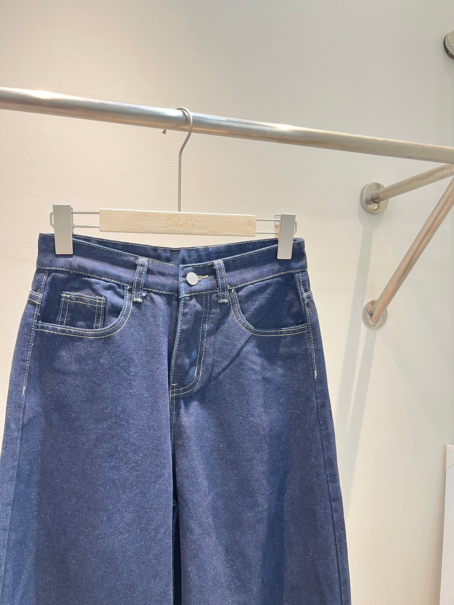 Baggy dark blue denim jeans