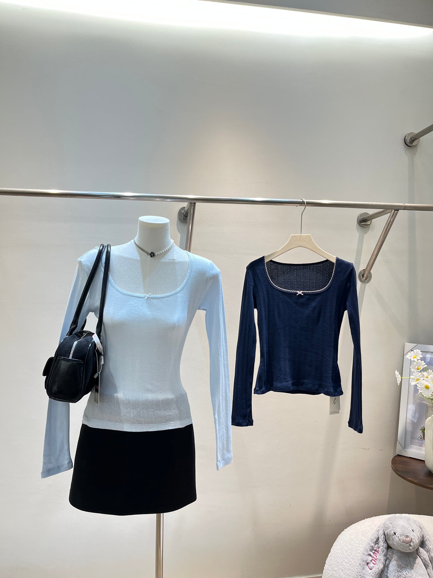 BLUE DETAIL LONG SLEEVE TOP