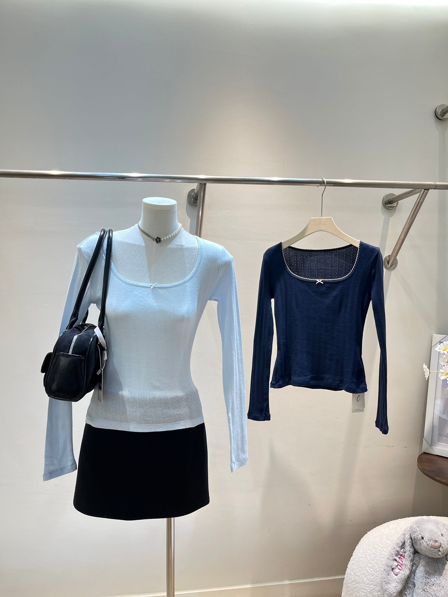 BLUE DETAIL LONG SLEEVE TOP