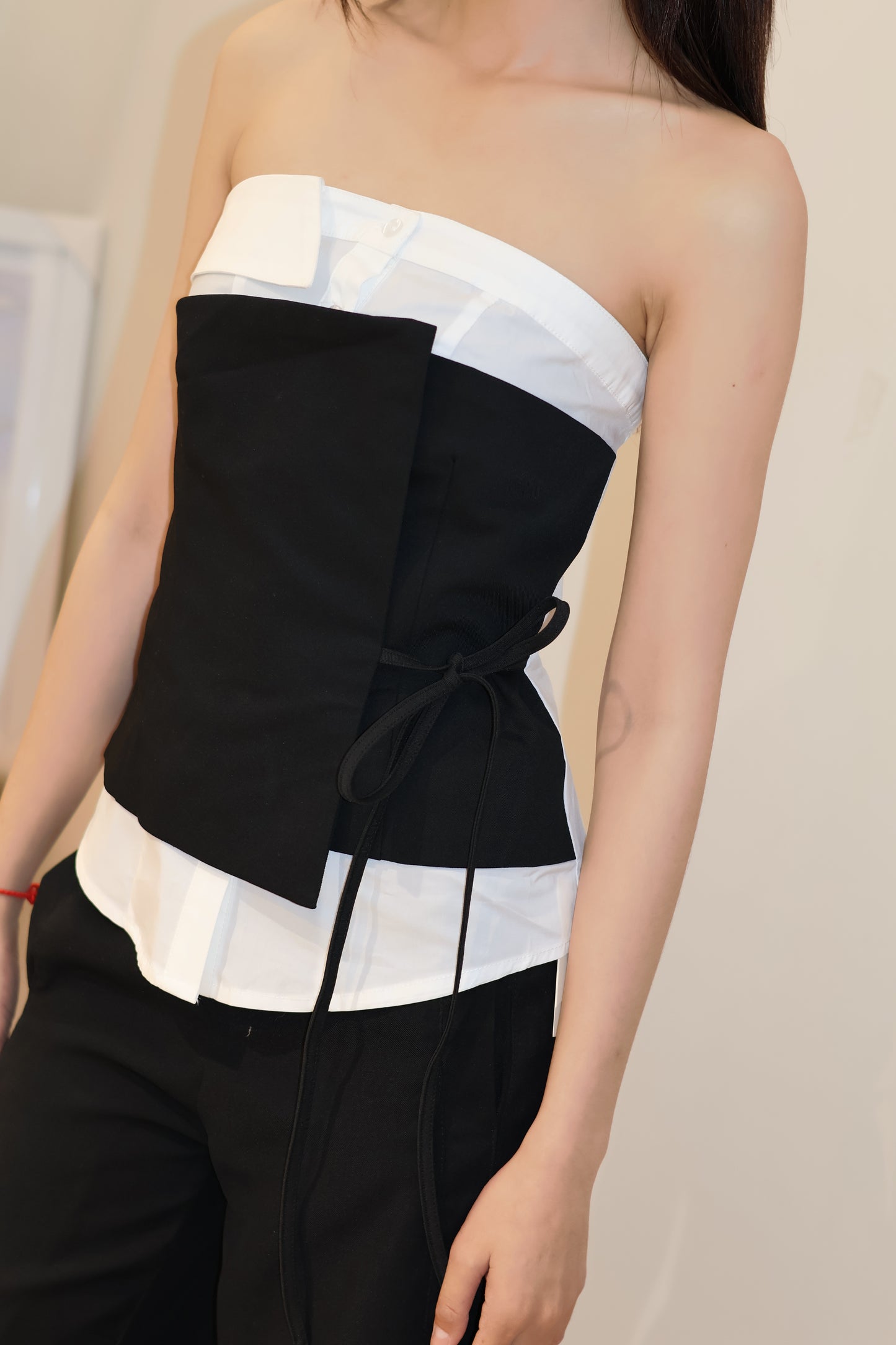WHITE ACCENT BLACK TUBE TOP