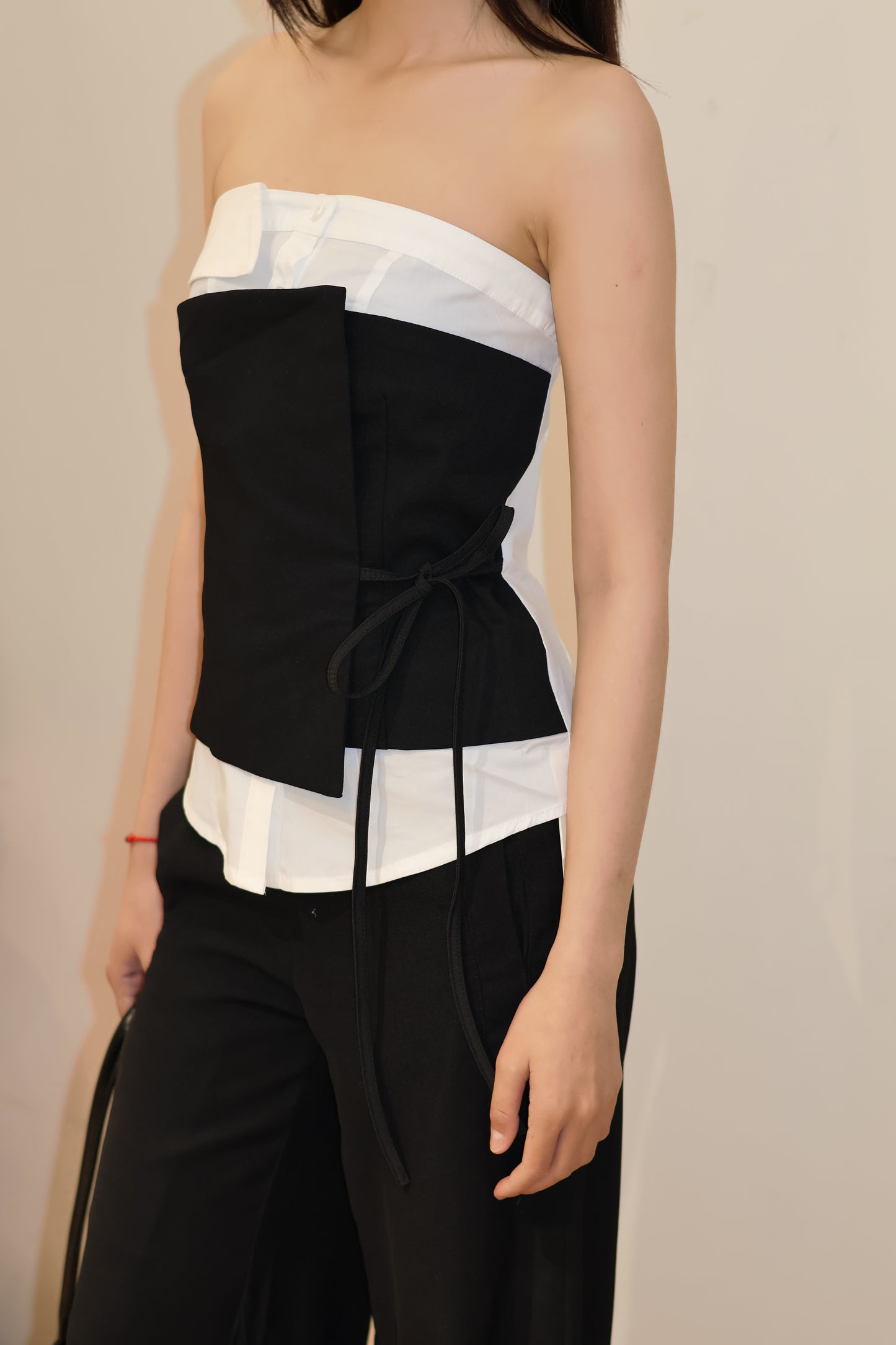 WHITE ACCENT BLACK TUBE TOP