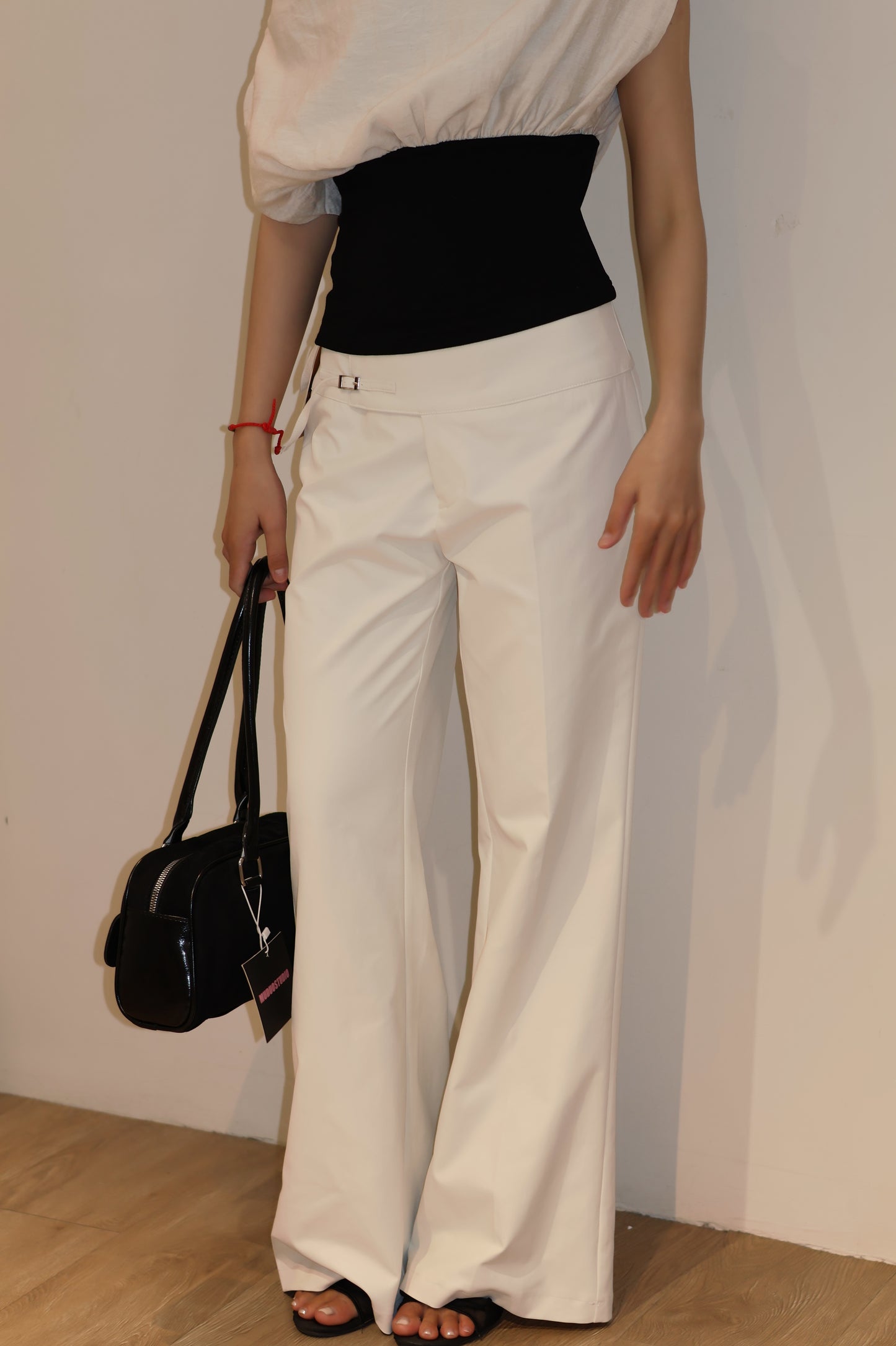 SIDE BUCKLE FLATED TROUSERS