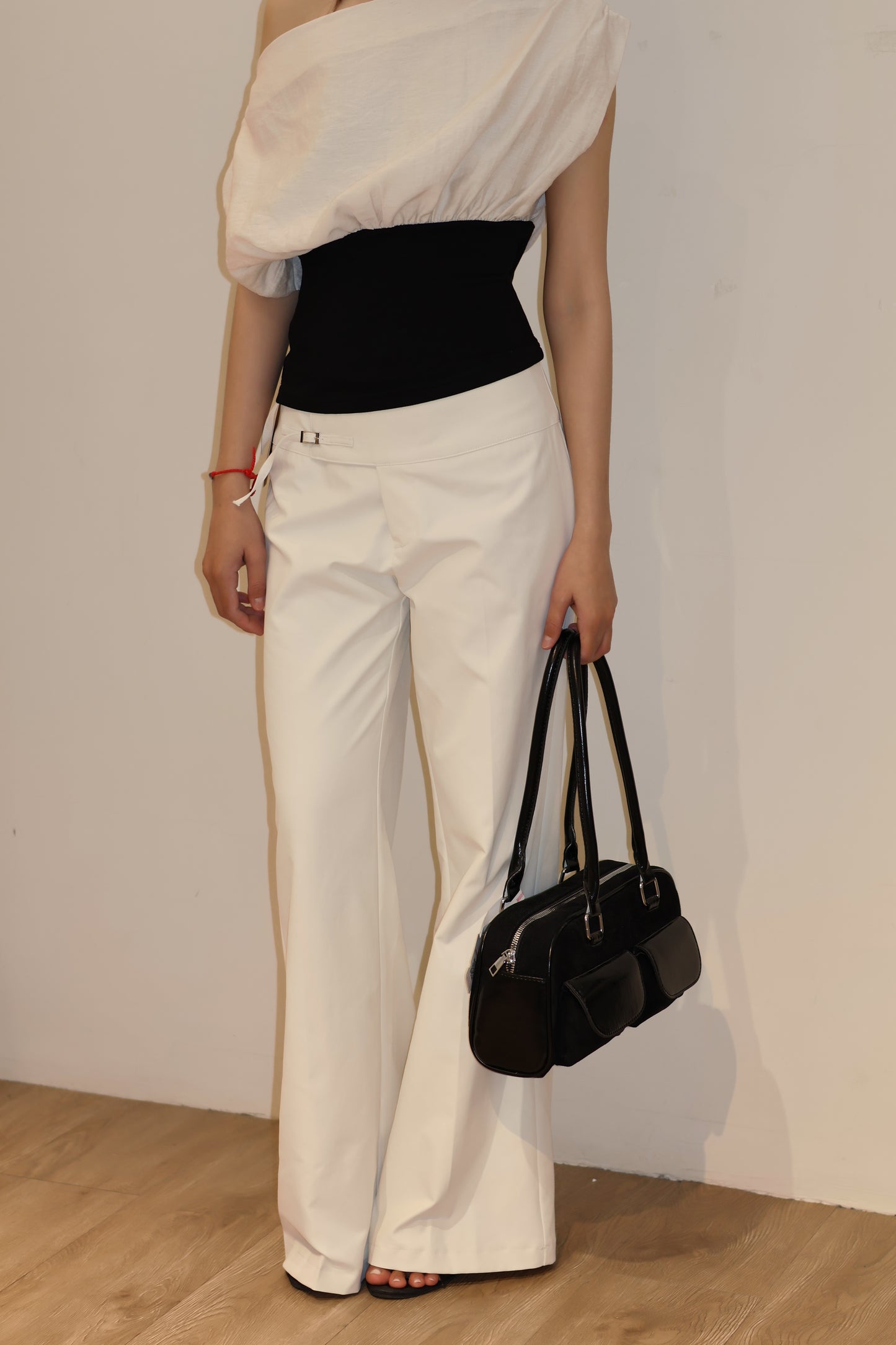 SIDE BUCKLE FLATED TROUSERS