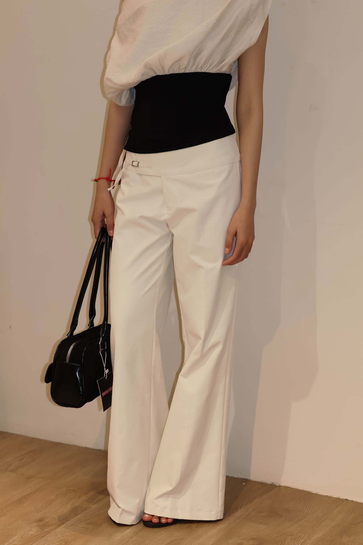 SIDE BUCKLE FLATED TROUSERS