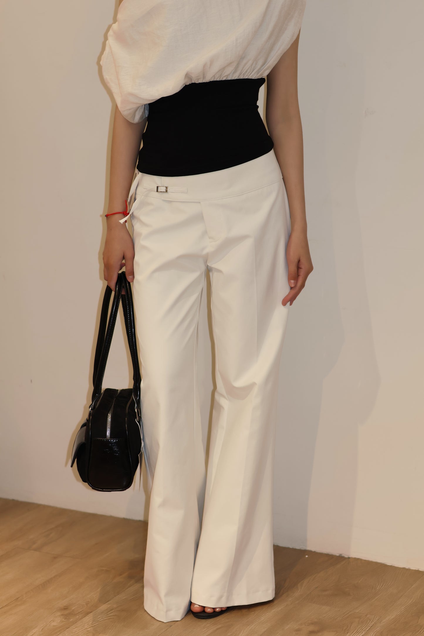 SIDE BUCKLE FLATED TROUSERS
